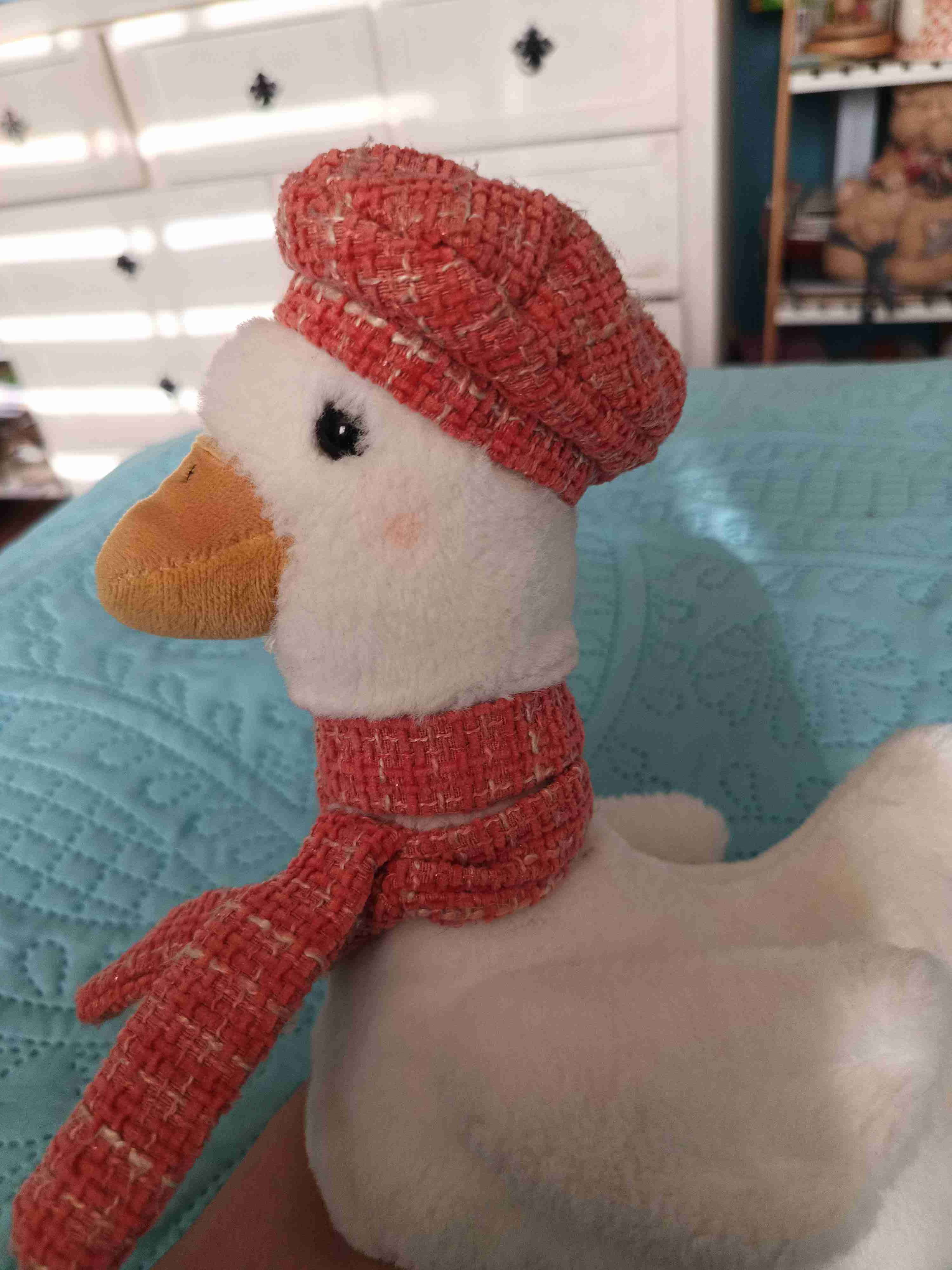 Peluche pato con gorro y bufanda - miniatura 3