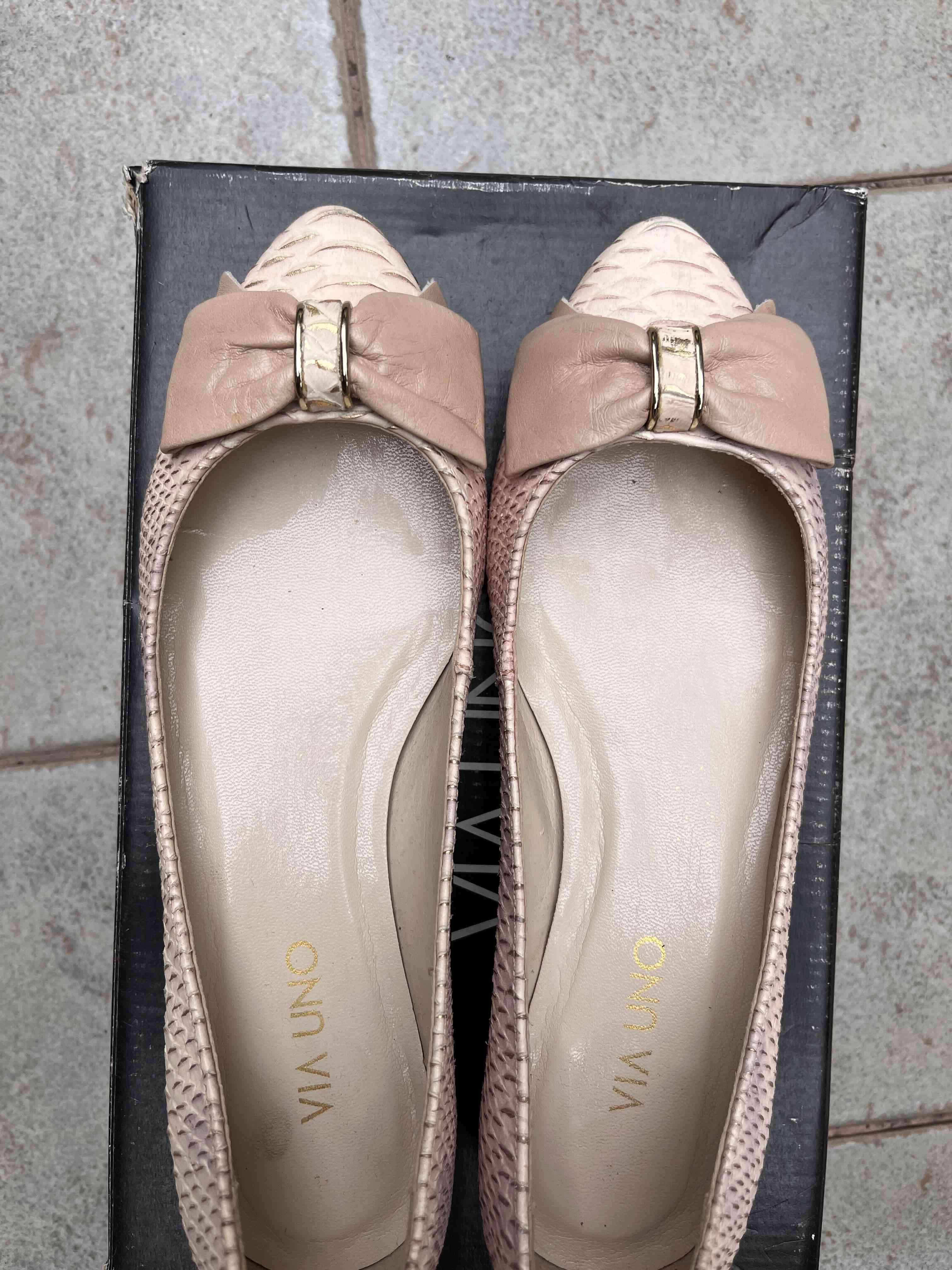 Zapatos planos rosados Via Uno