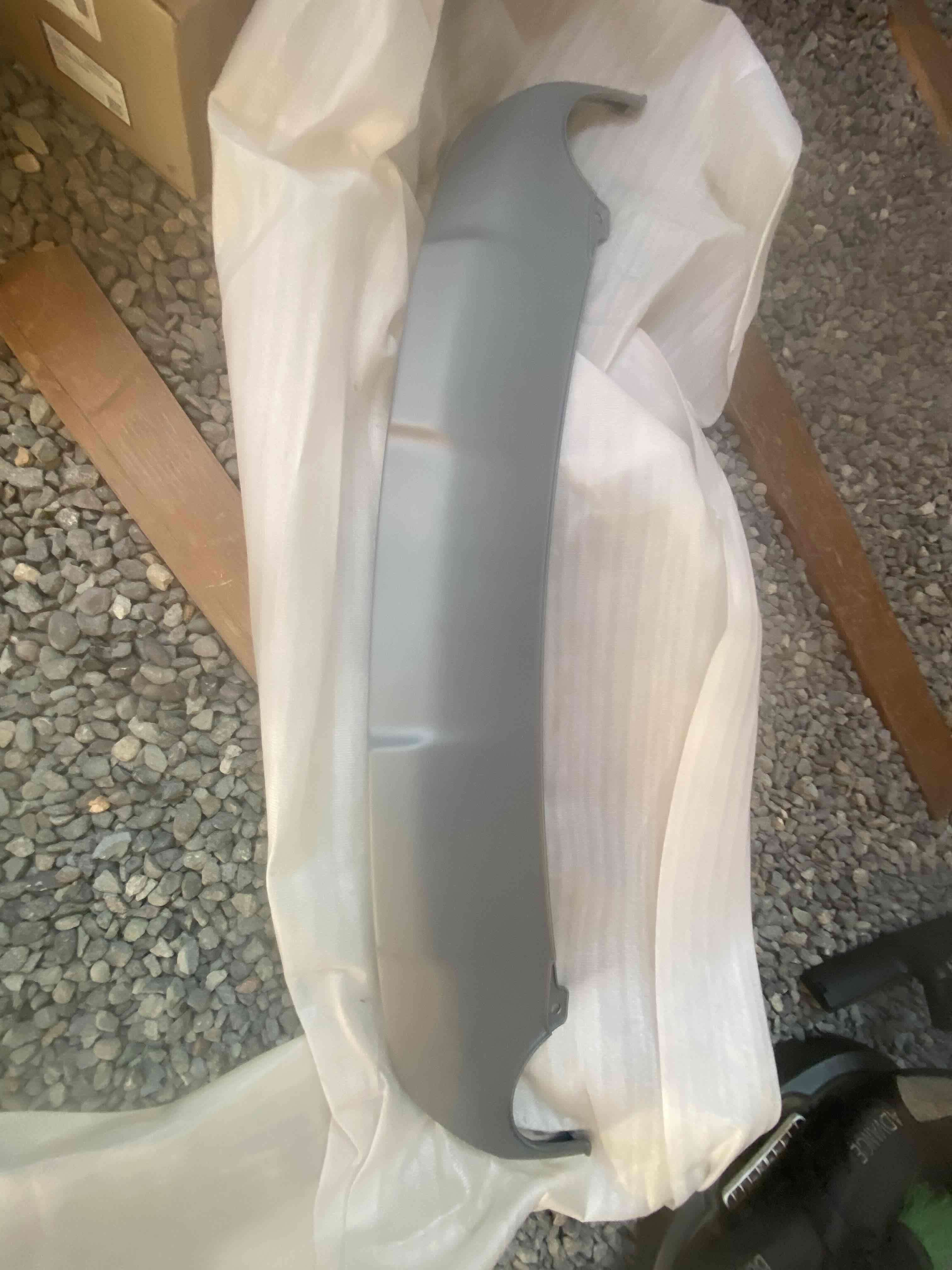 Parachoques trasero para auto - miniatura 2