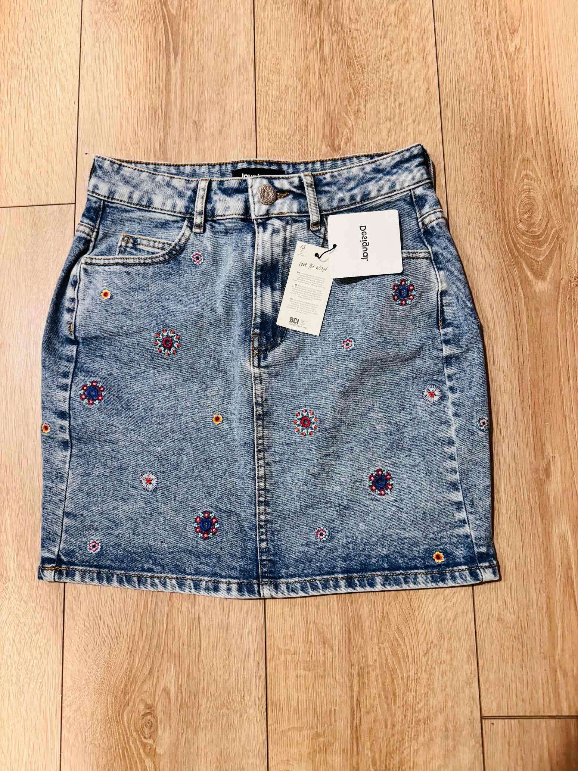 Falda denim bordada Desigual