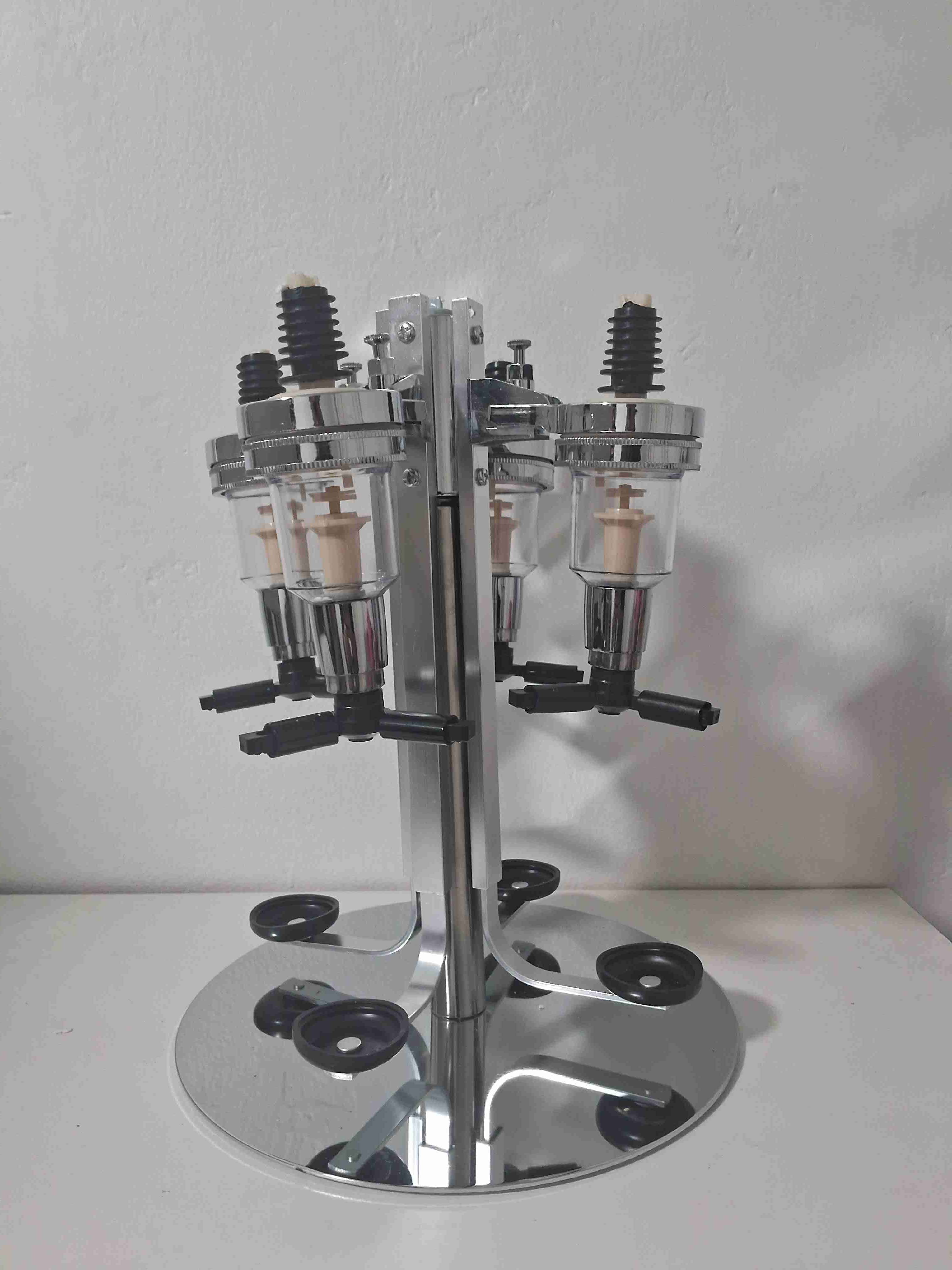 Dispensador de botellas cromado