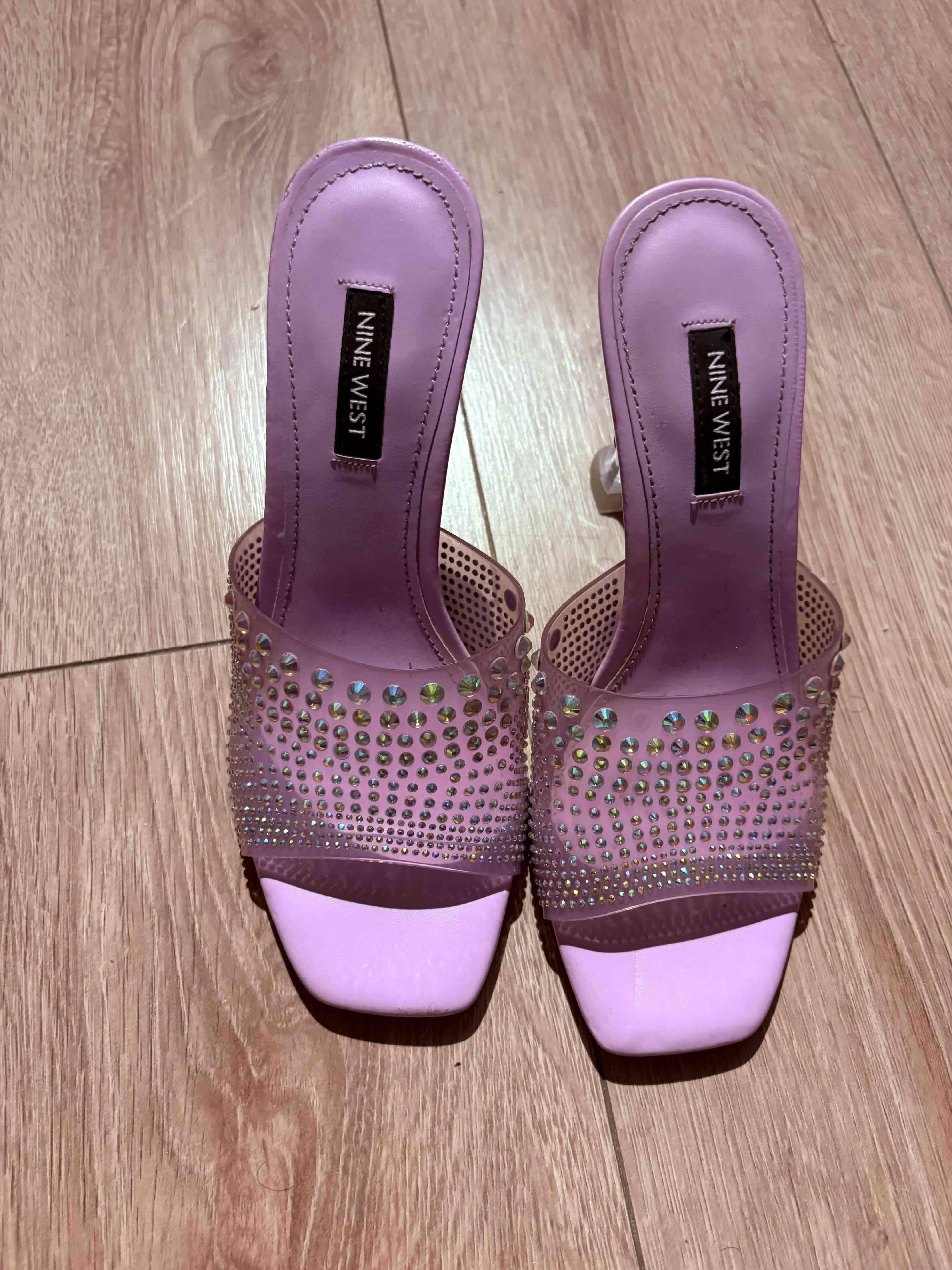 Sandalias Nine West lilas con brillantes