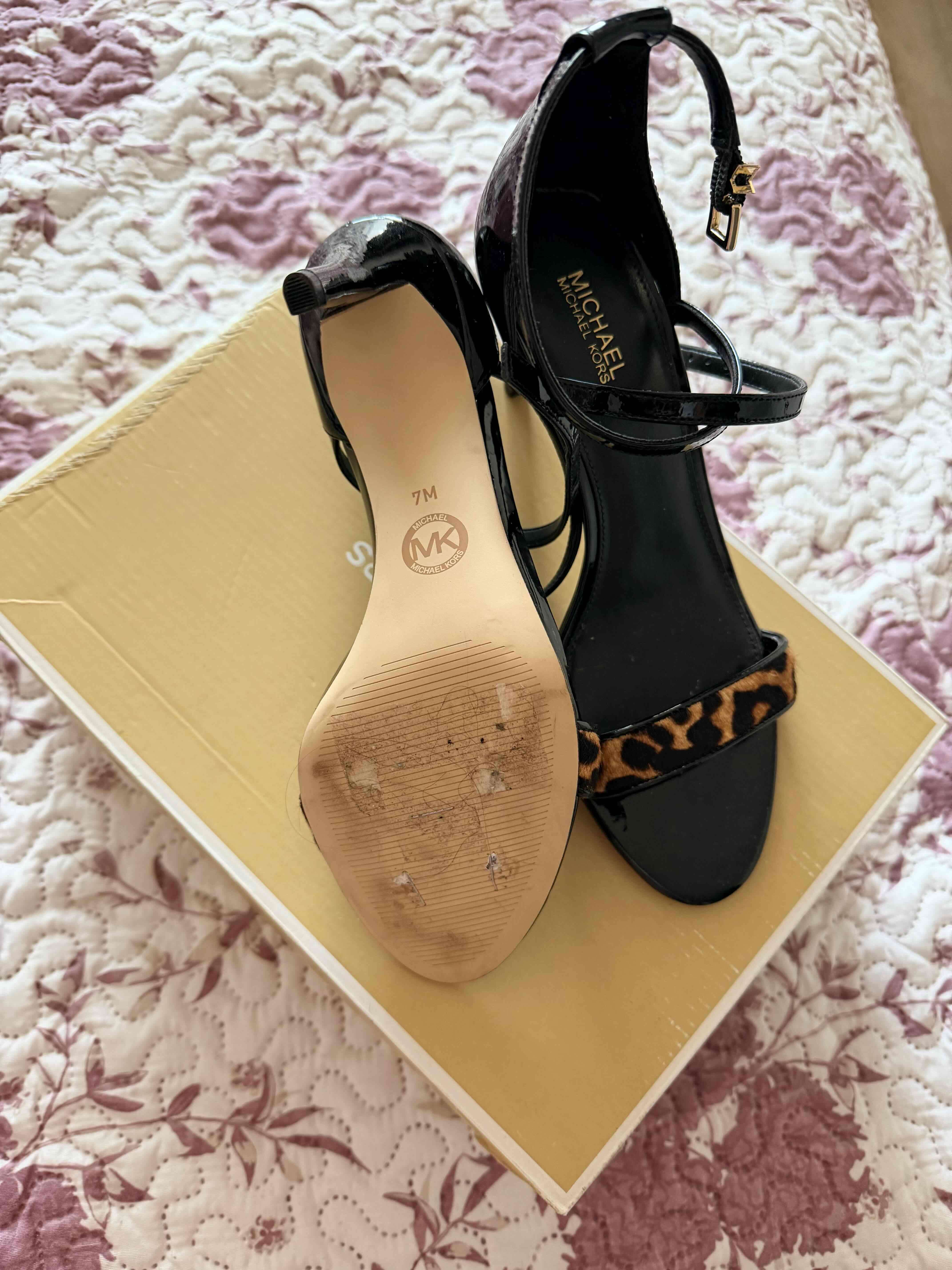 Tacones Michael Kors animal print - miniatura 3