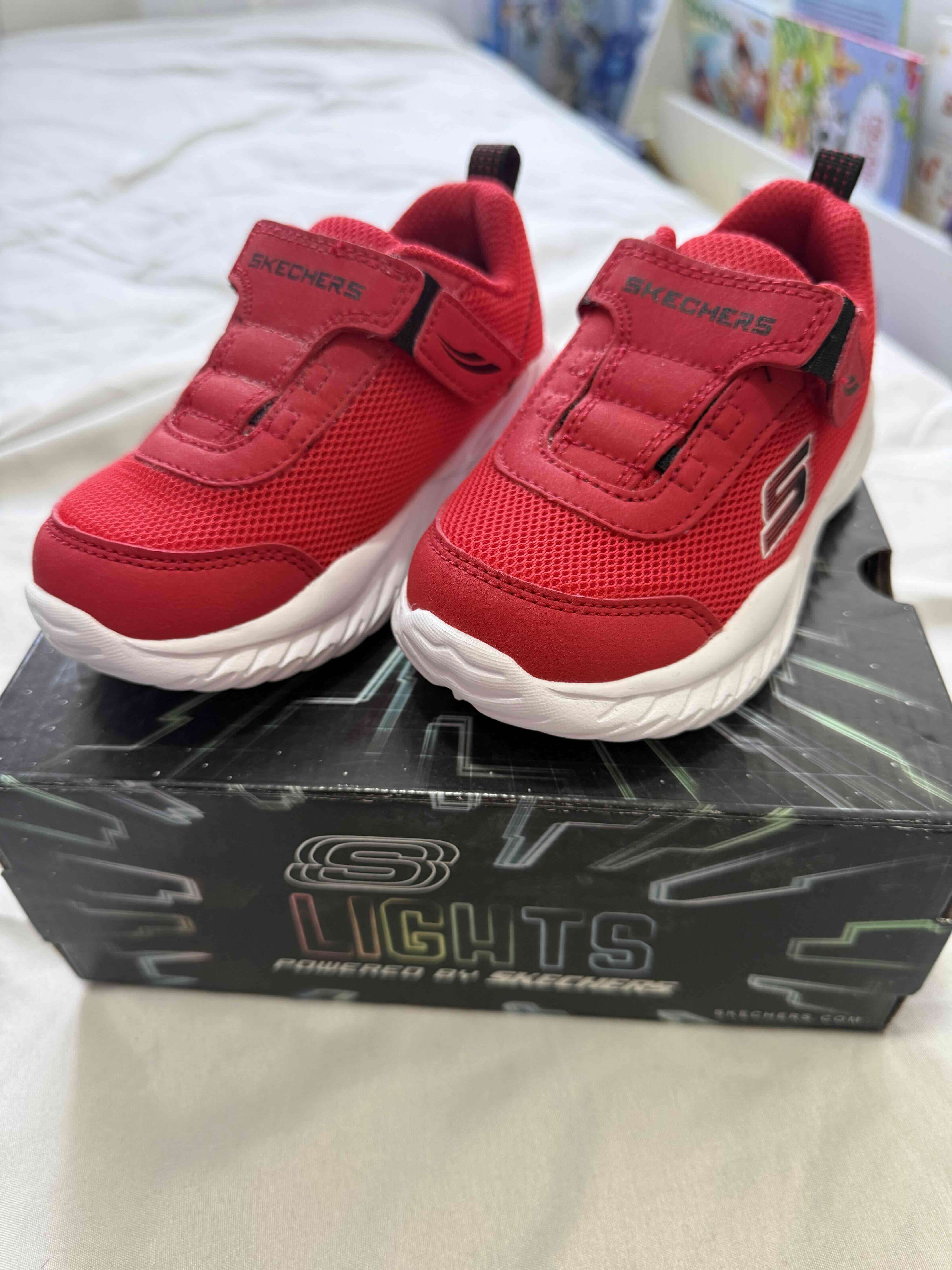 Zapatillas rojas Skechers para niños