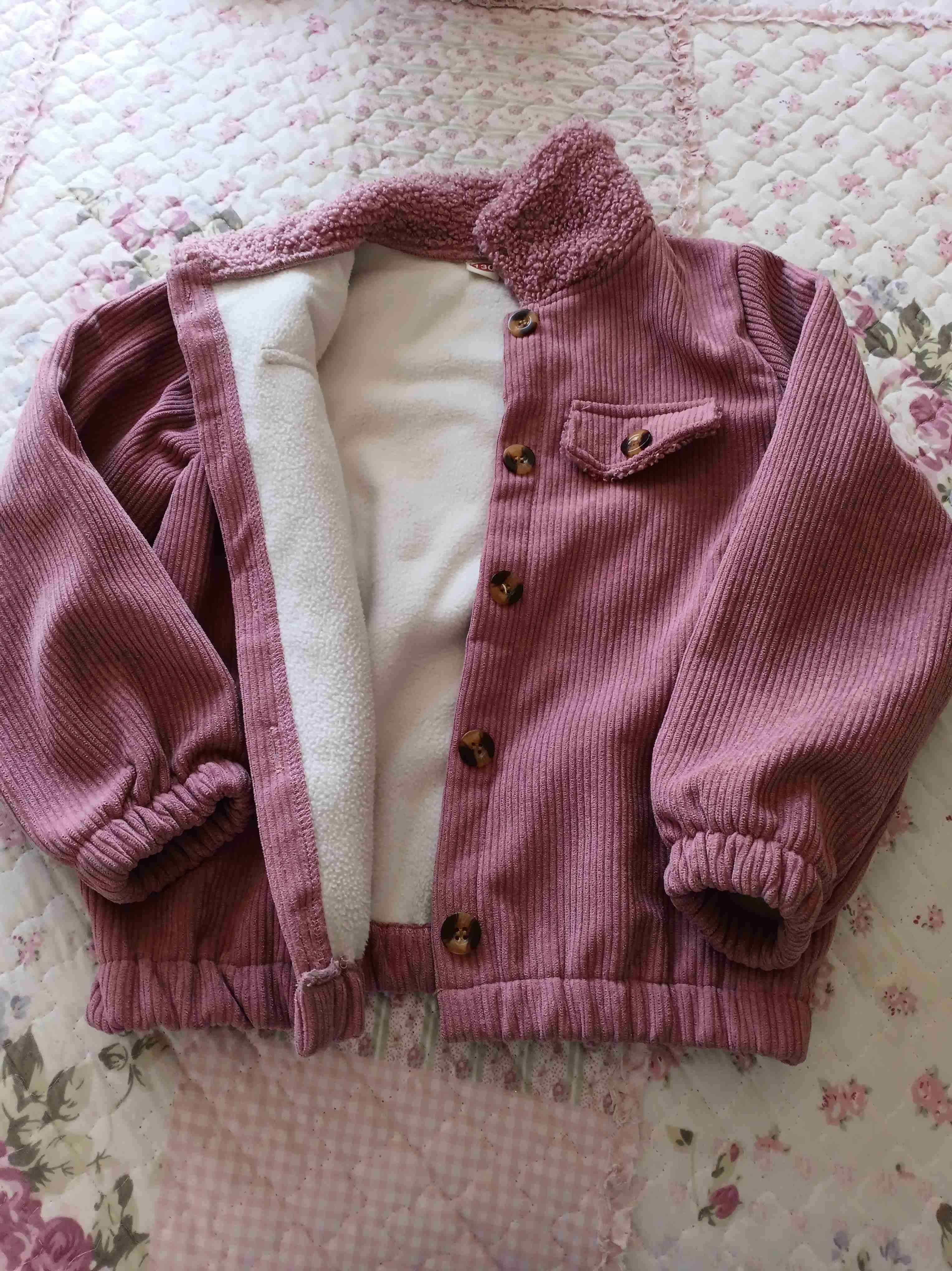 Chaqueta pana rosada para niña