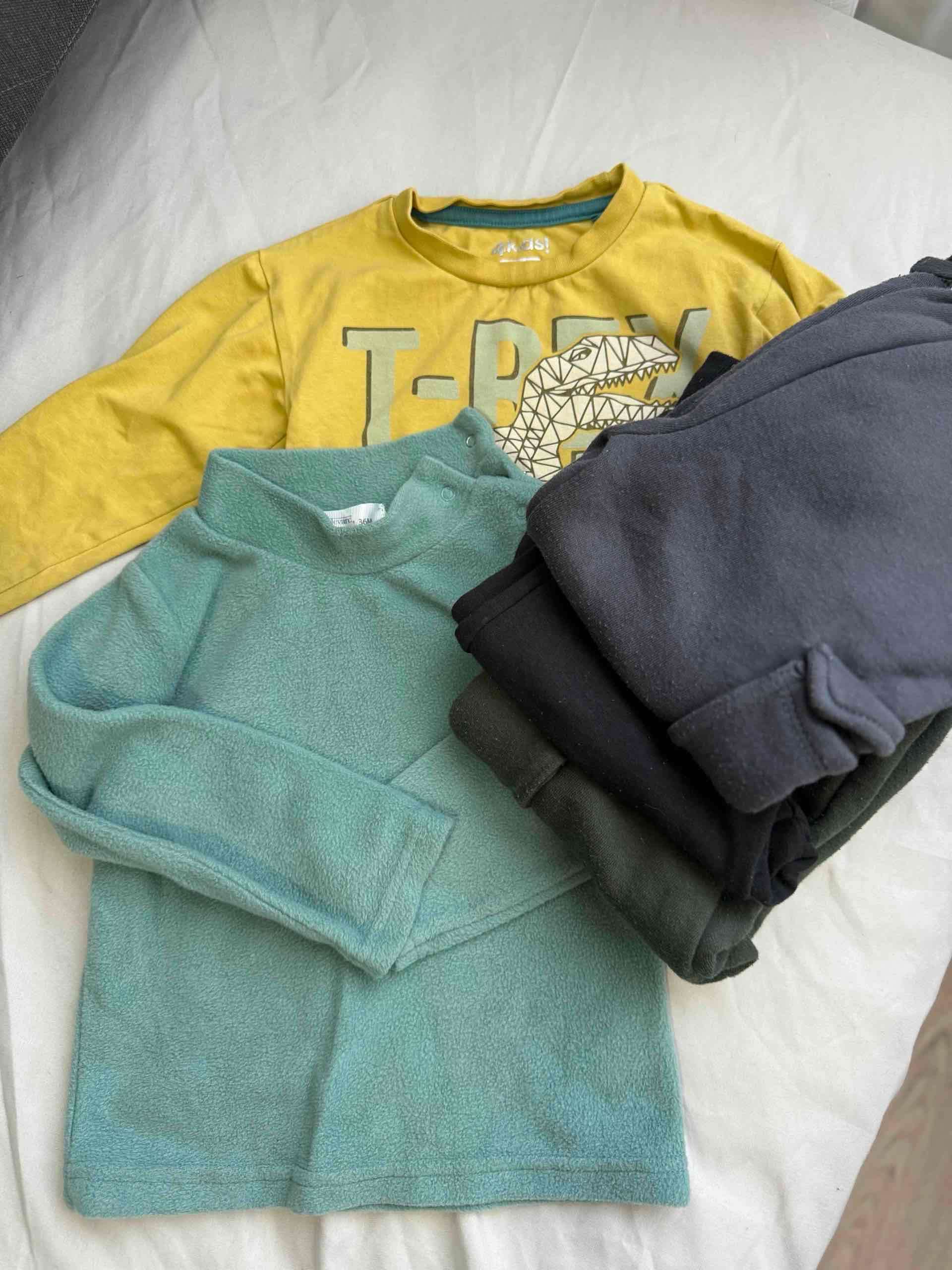 Ropa de niño diversos colores