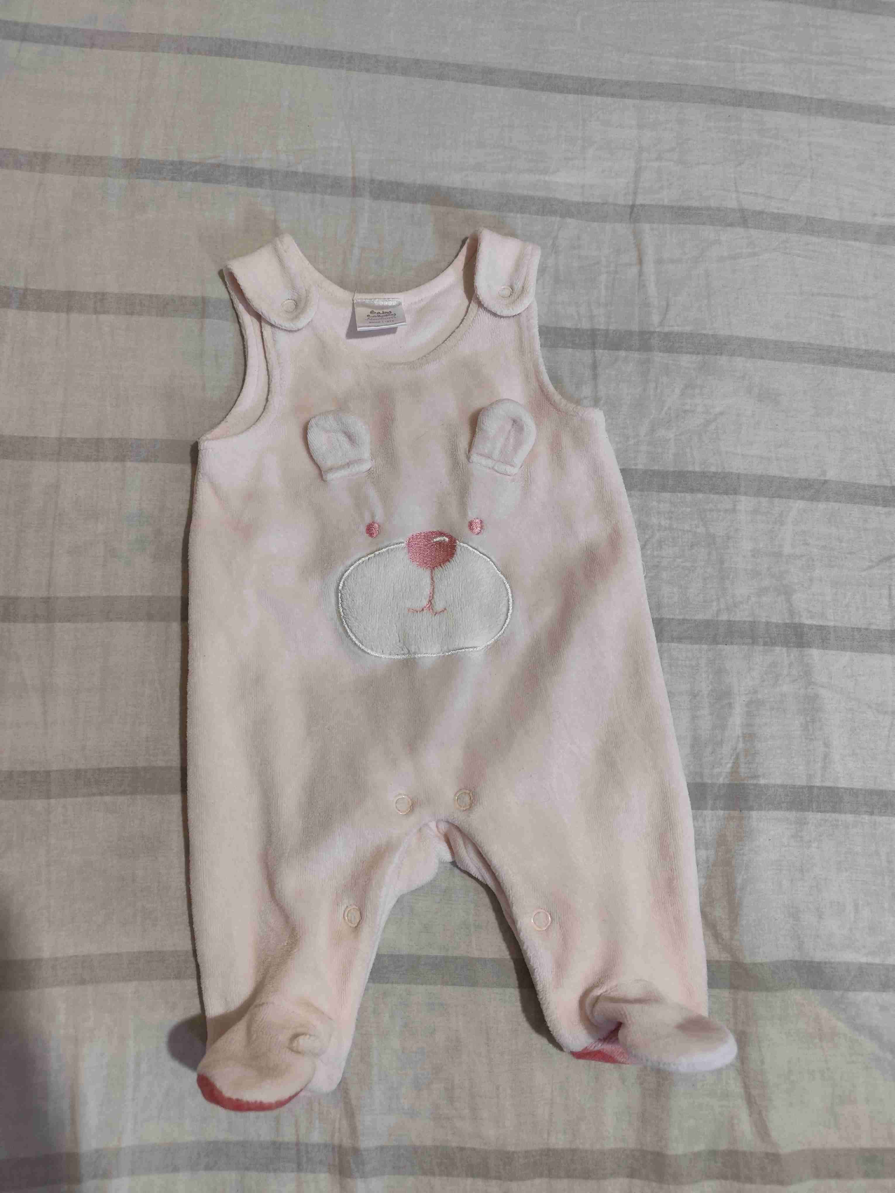 Enterito de bebé rosado con osito