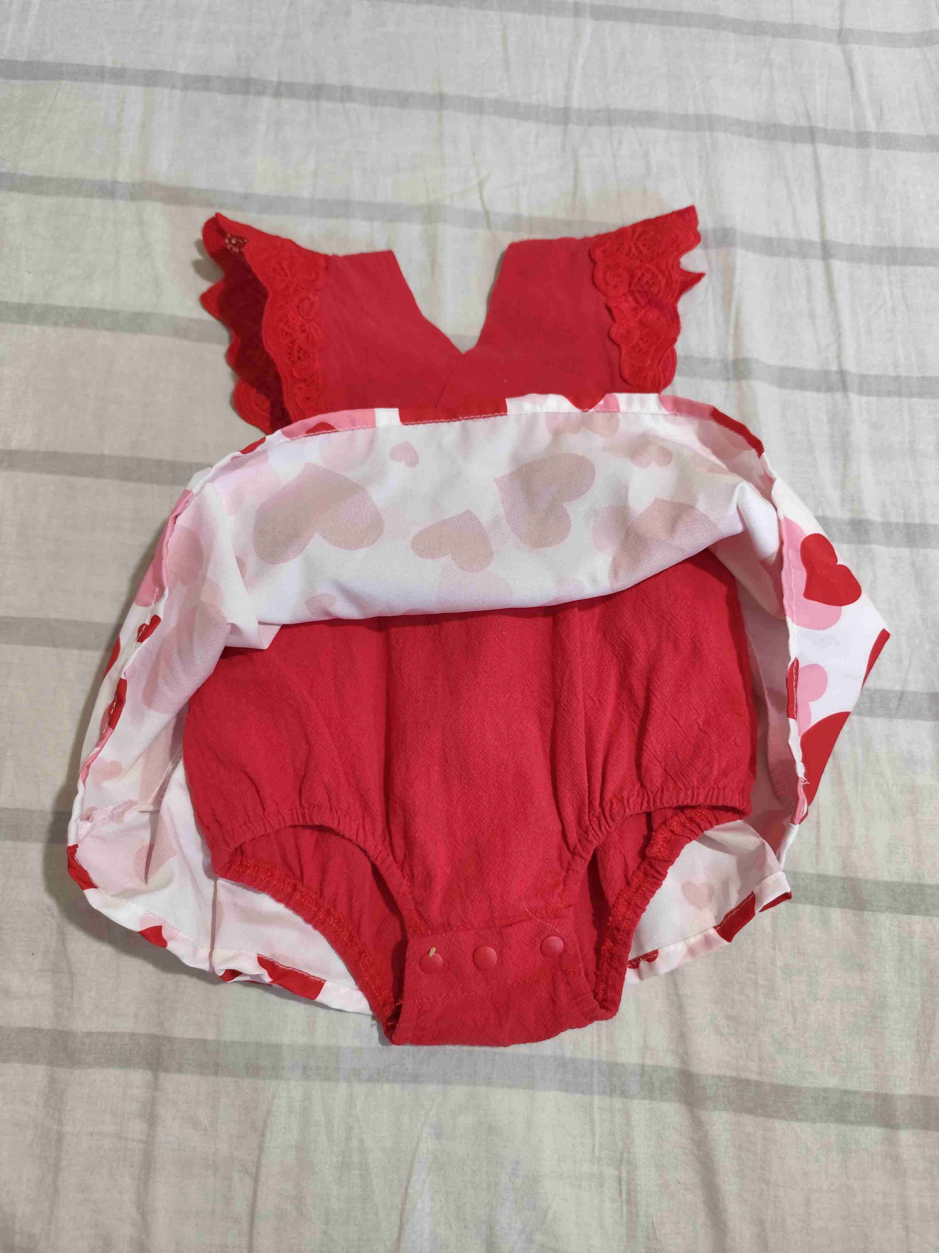 Vestido bebé rojo con corazones - miniatura 3