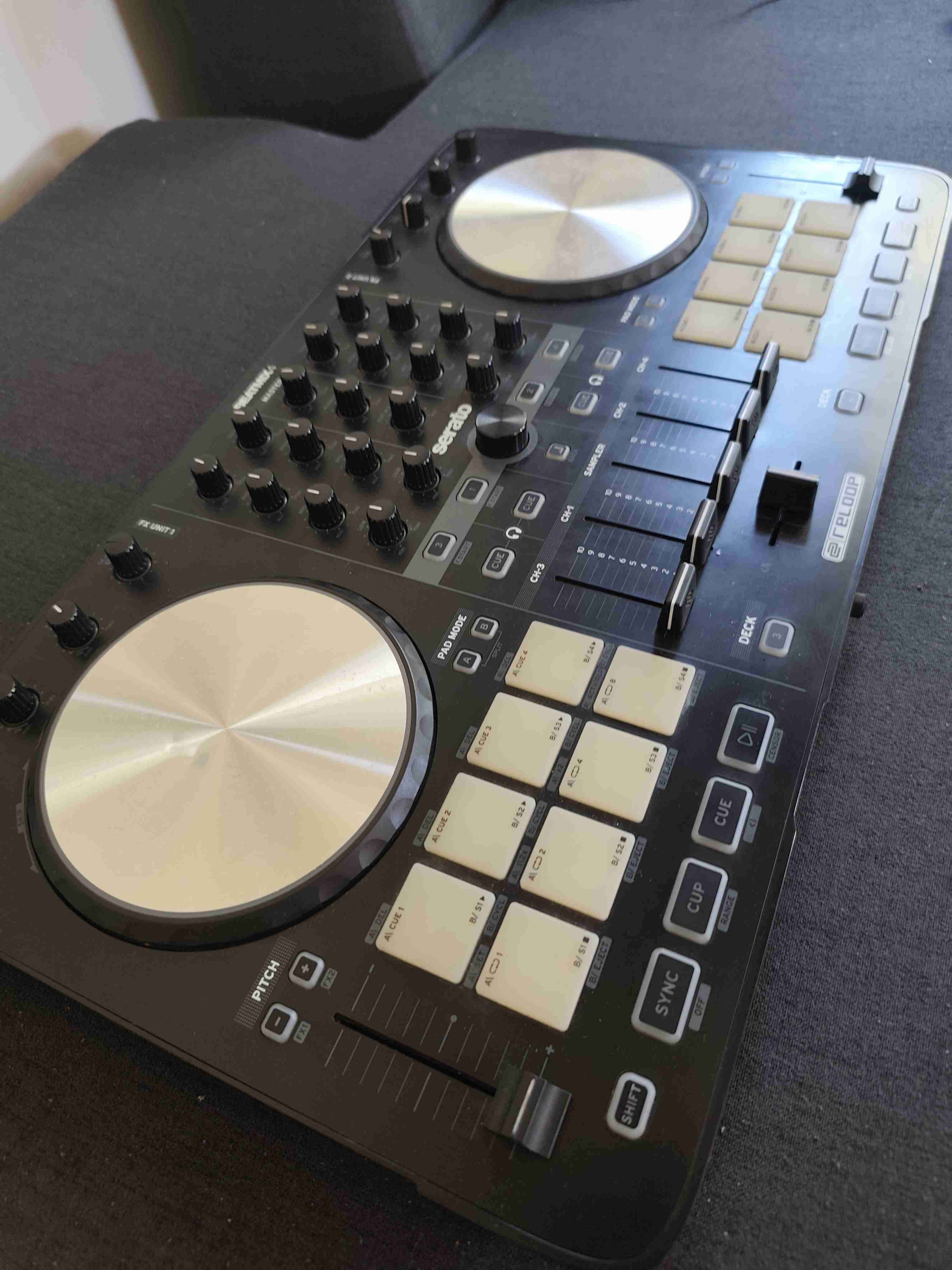 Controlador DJ RELOOP Beatmix4