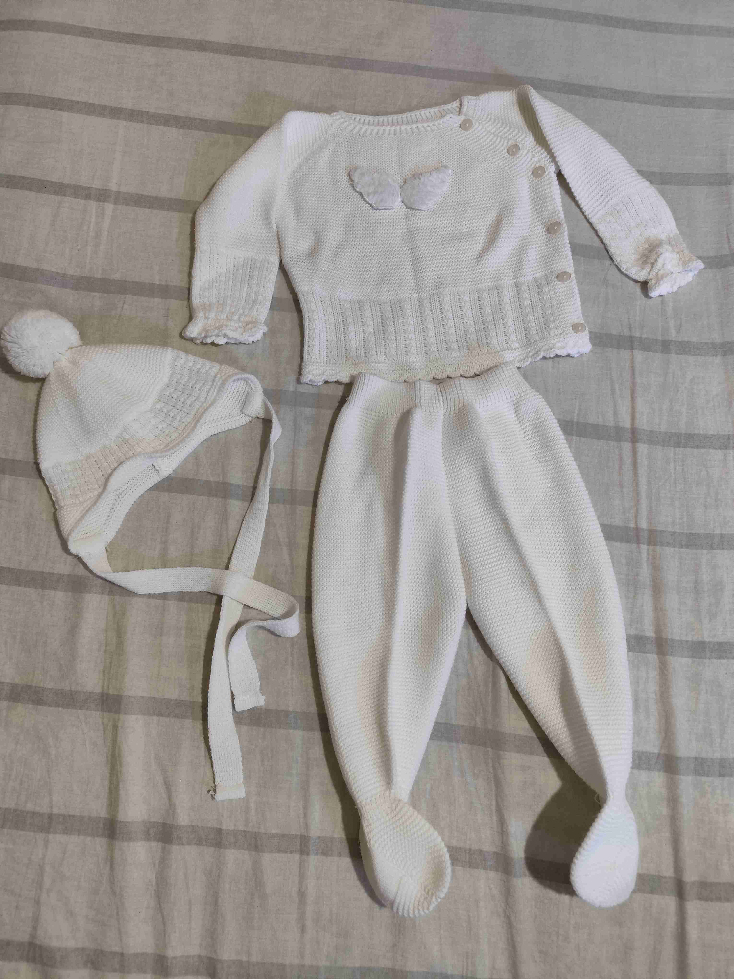 Conjunto tejido blanco para bebé
