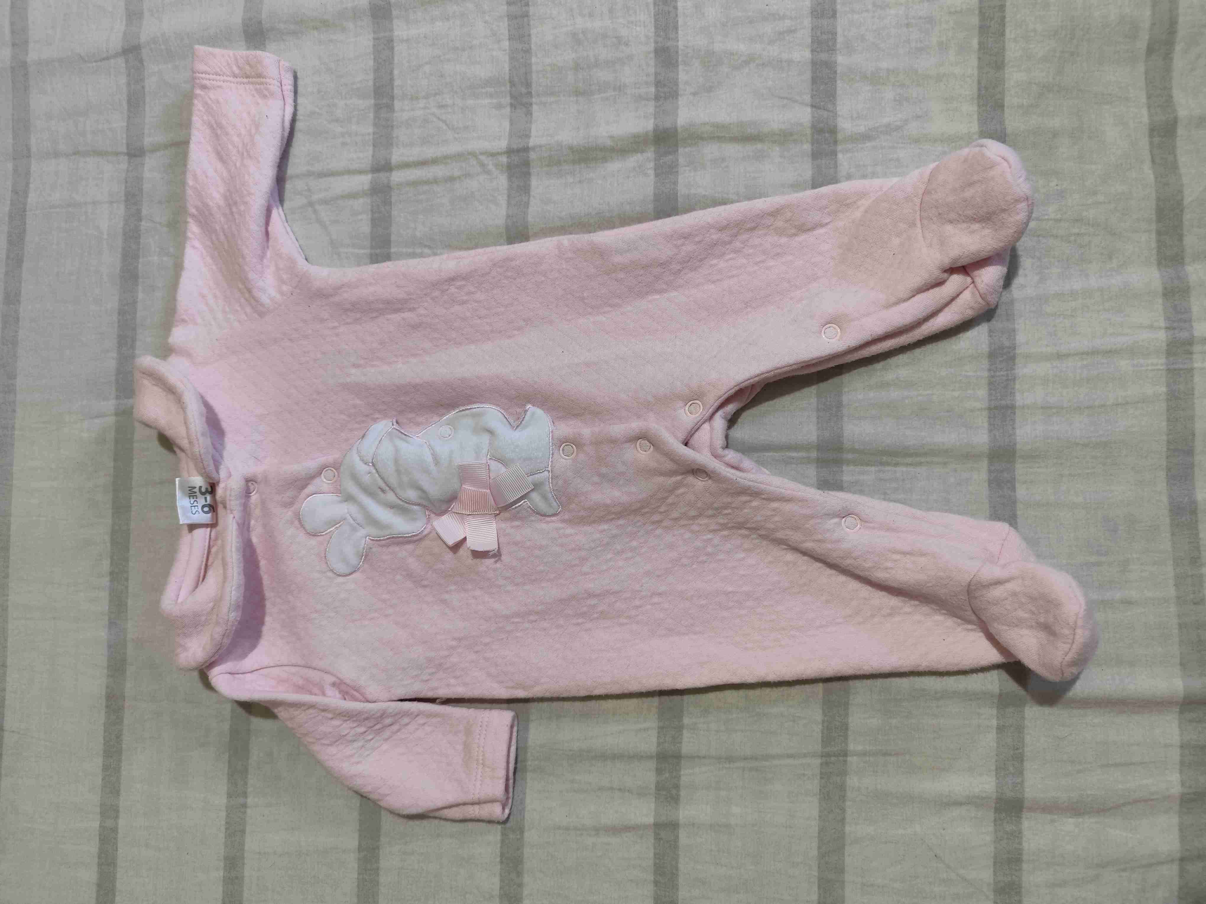 Pijama bebé rosado con conejo