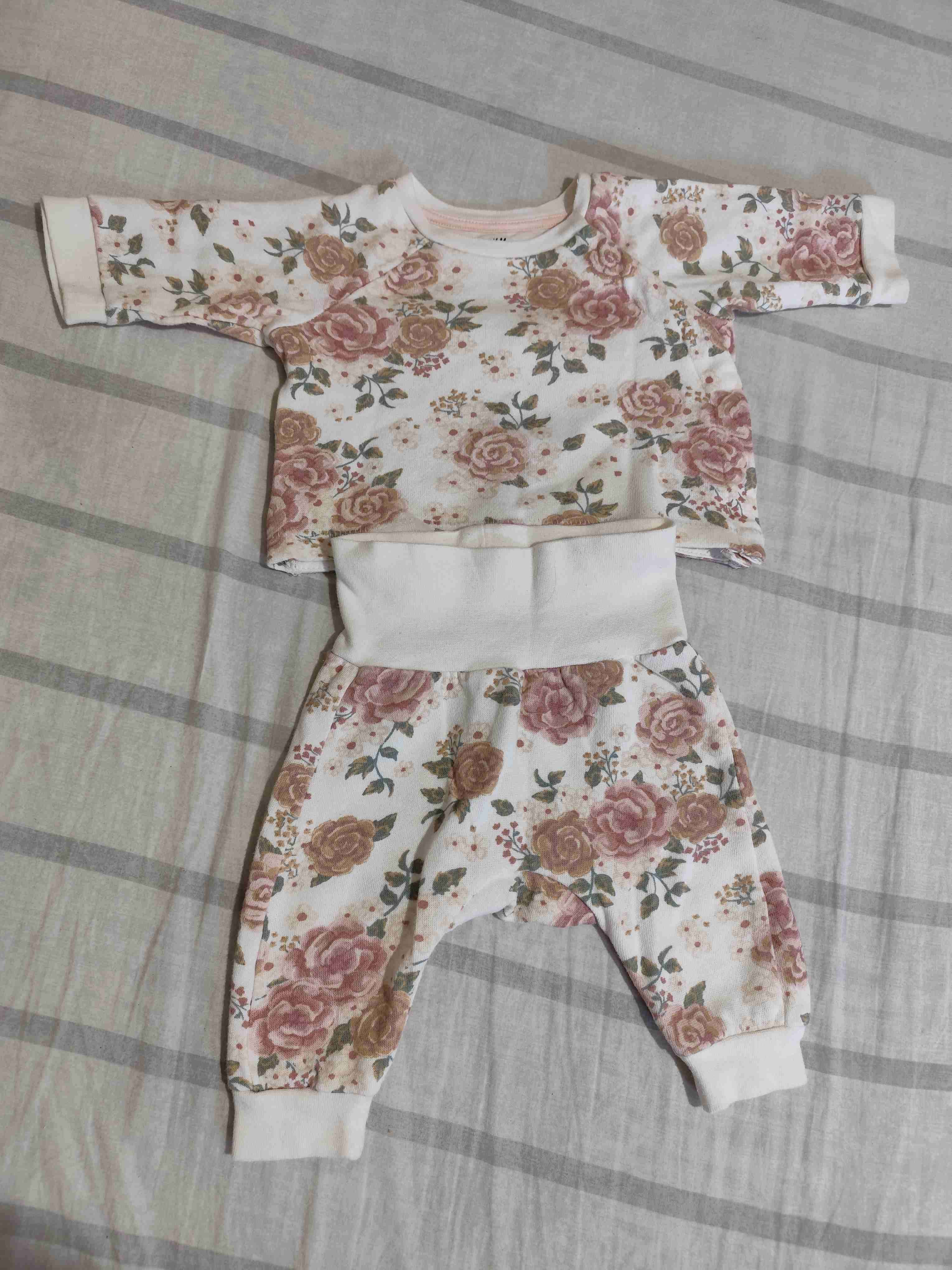Conjunto floral para bebé - miniatura 2