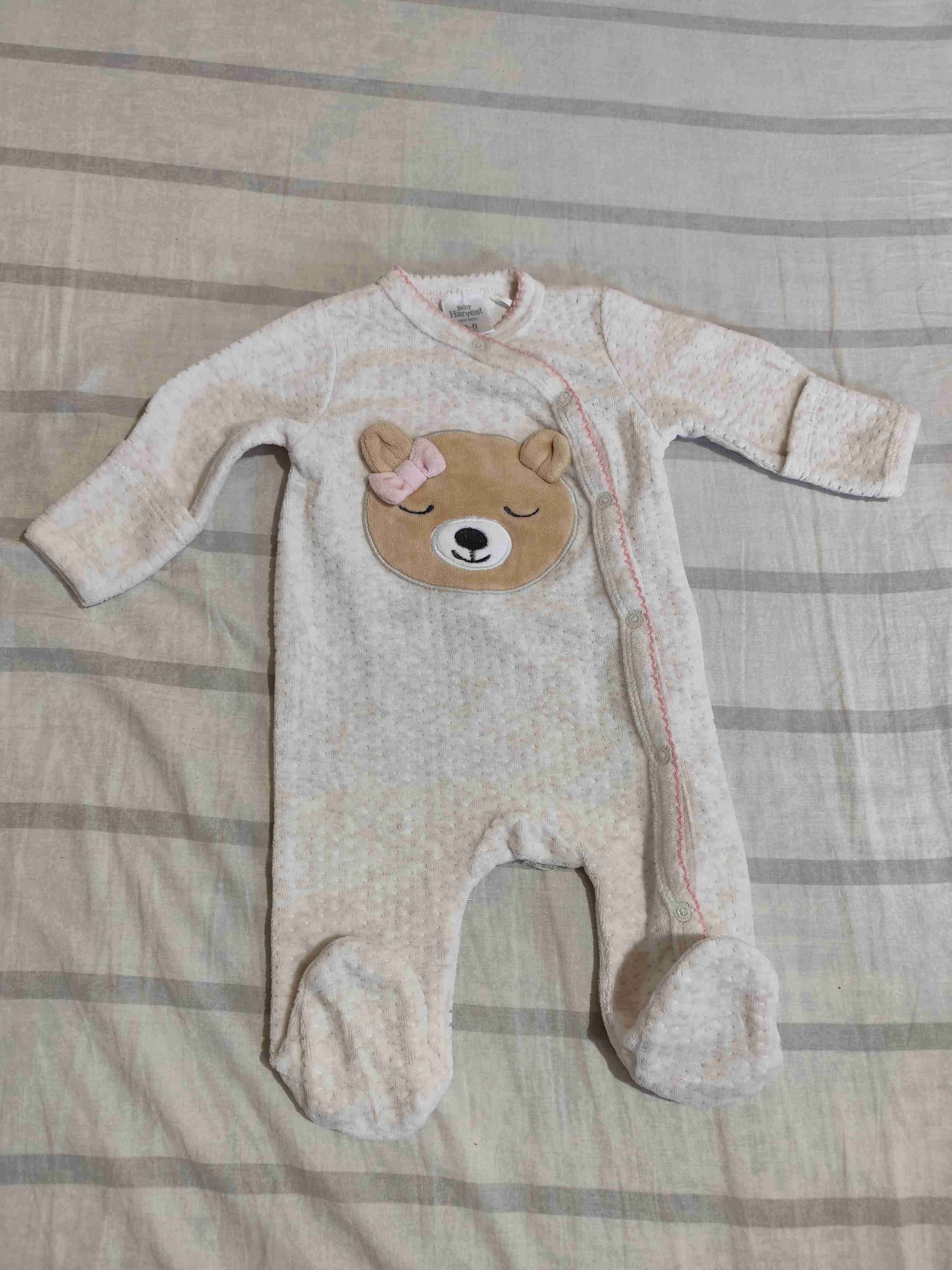 Pijama de bebé con diseño de osito
