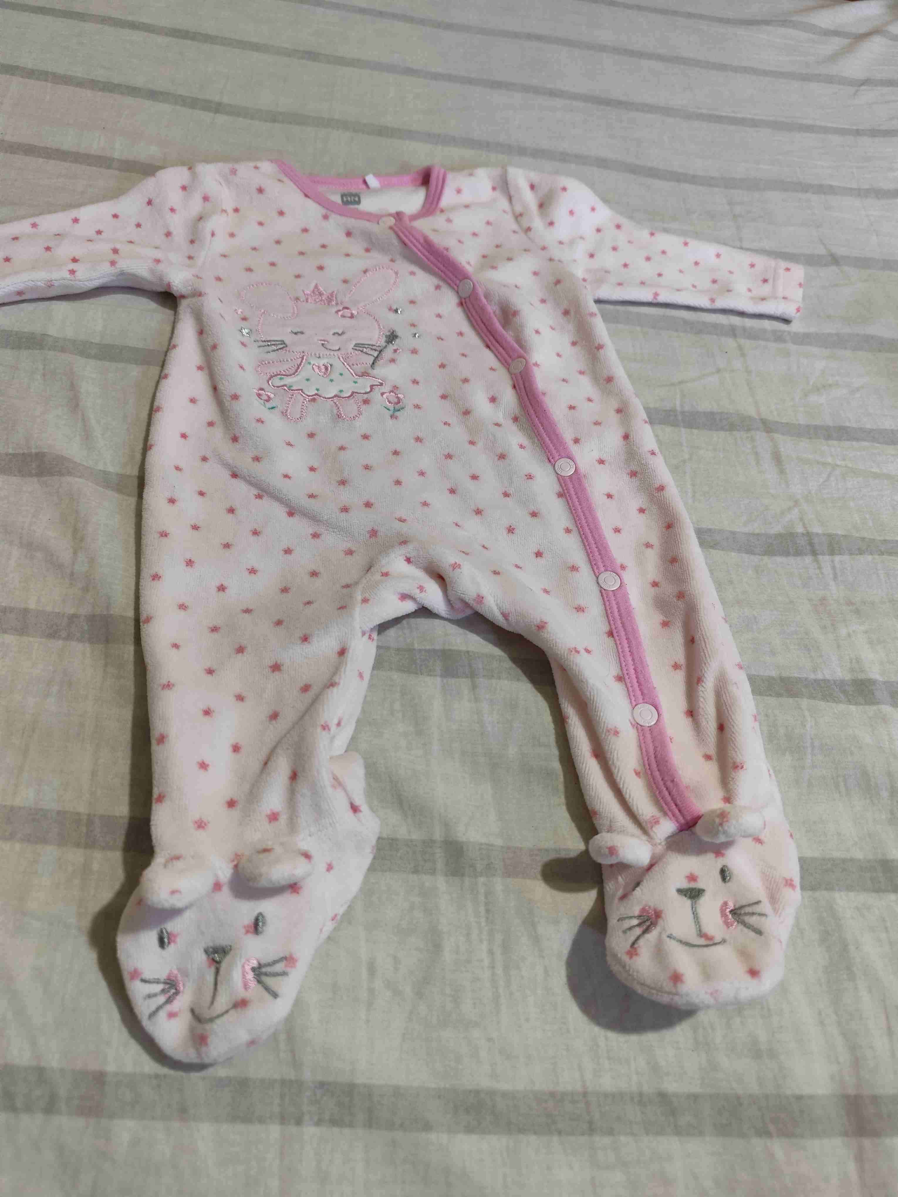 Pijama de bebé rosado con estrellas - miniatura 3