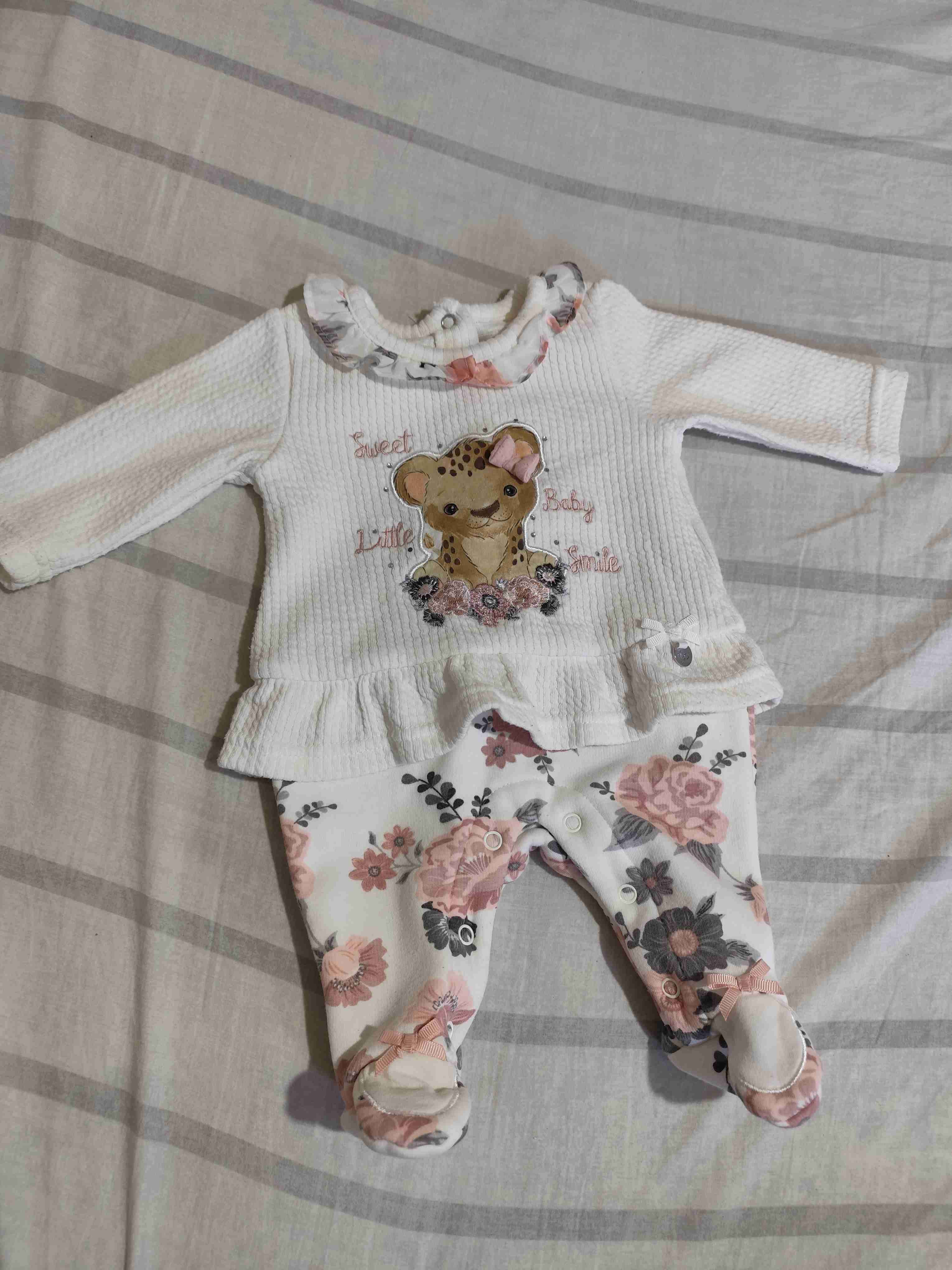 Enterito bebé con diseño de leopardo