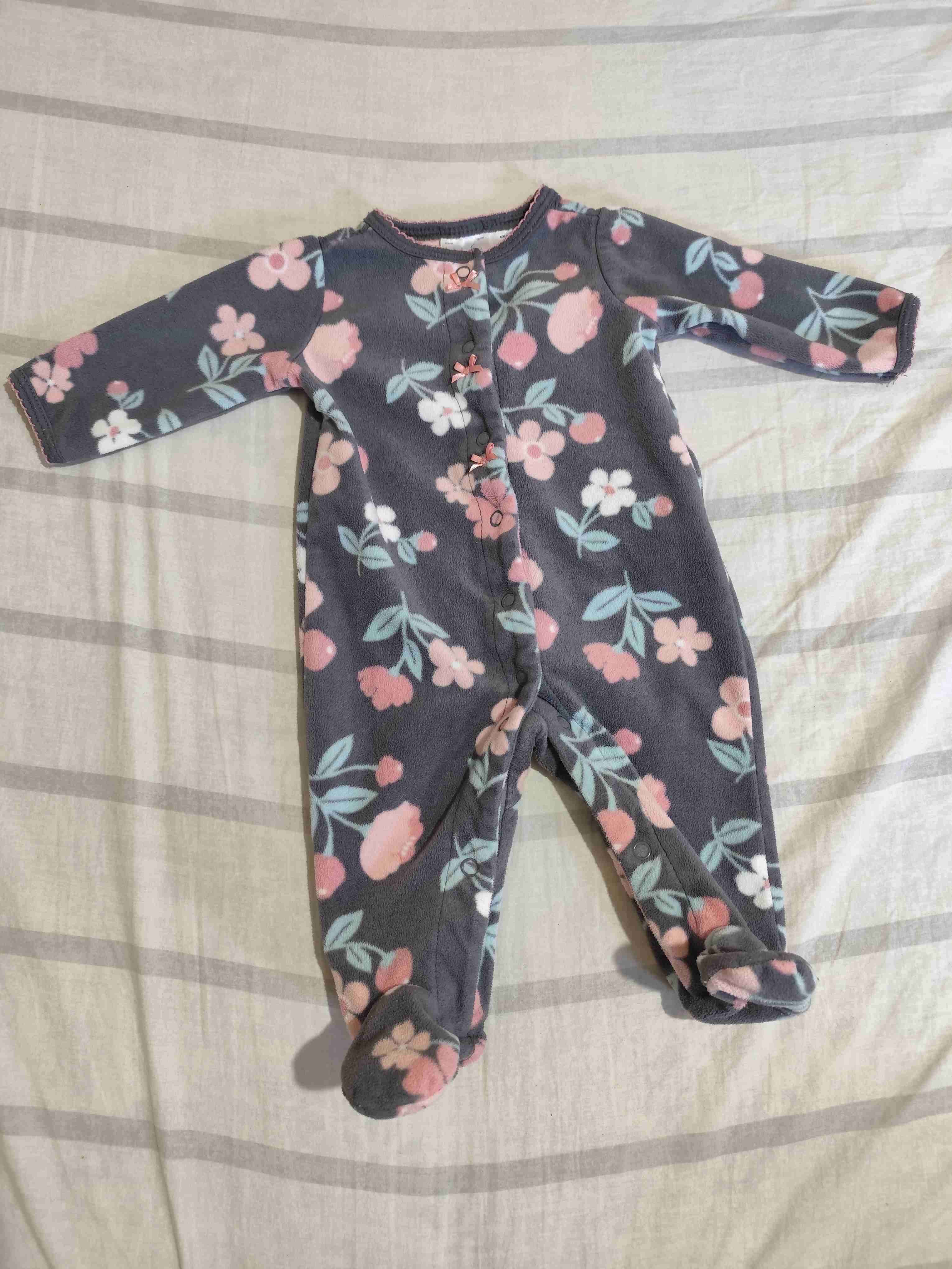 Pijama bebé floreado