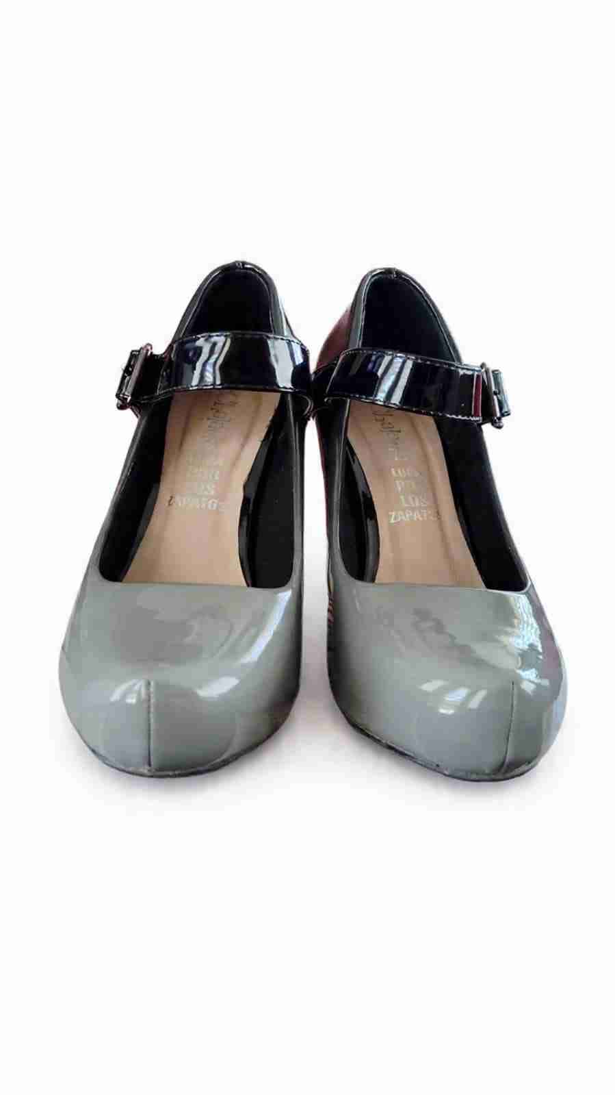 Zapatos de charol gris