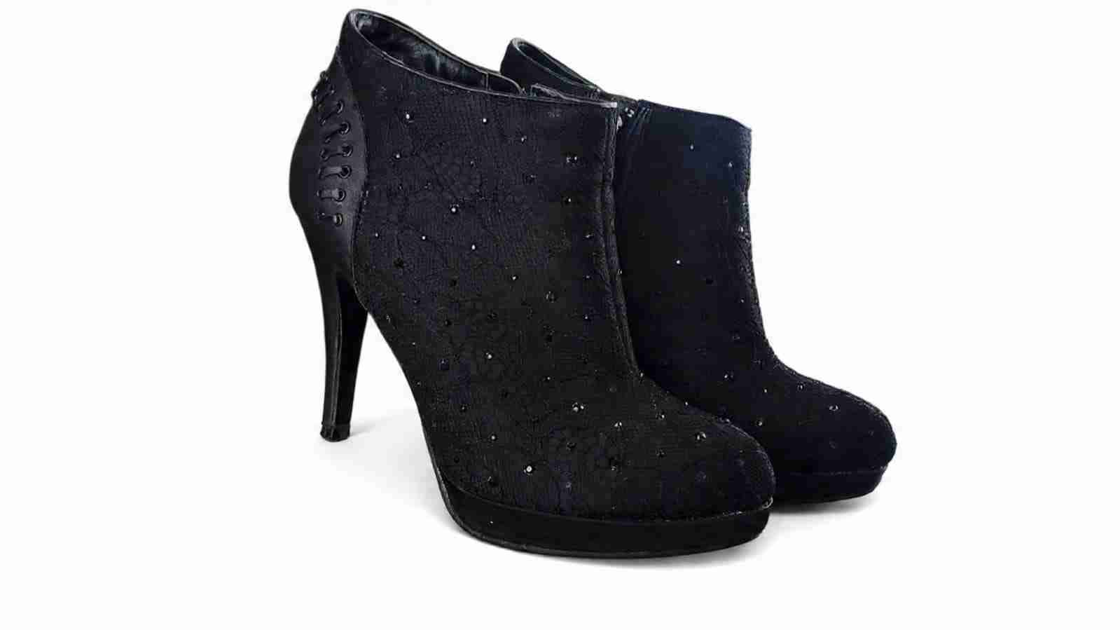 Botines negros con tacón alto