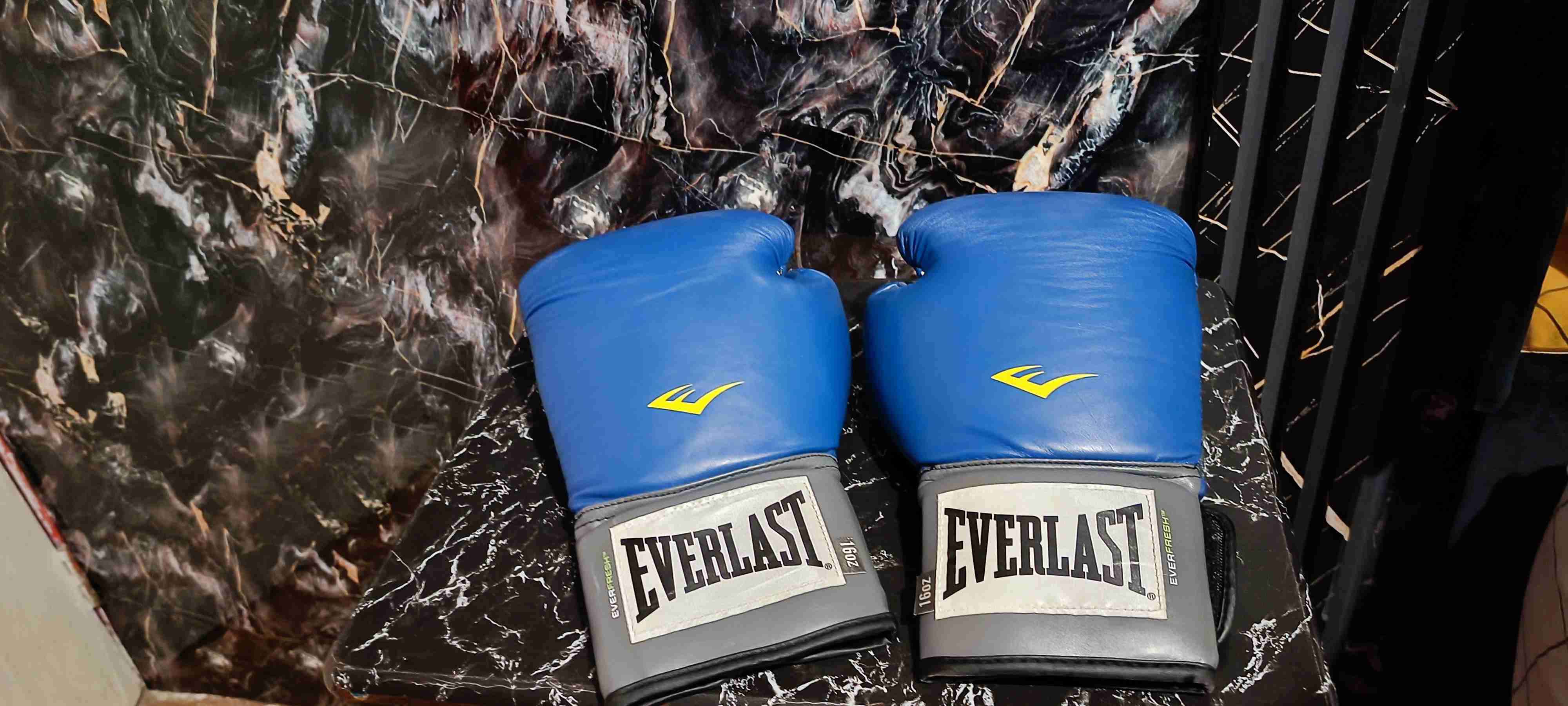 Guantes de entrenamiento Everlast azules - miniatura 6