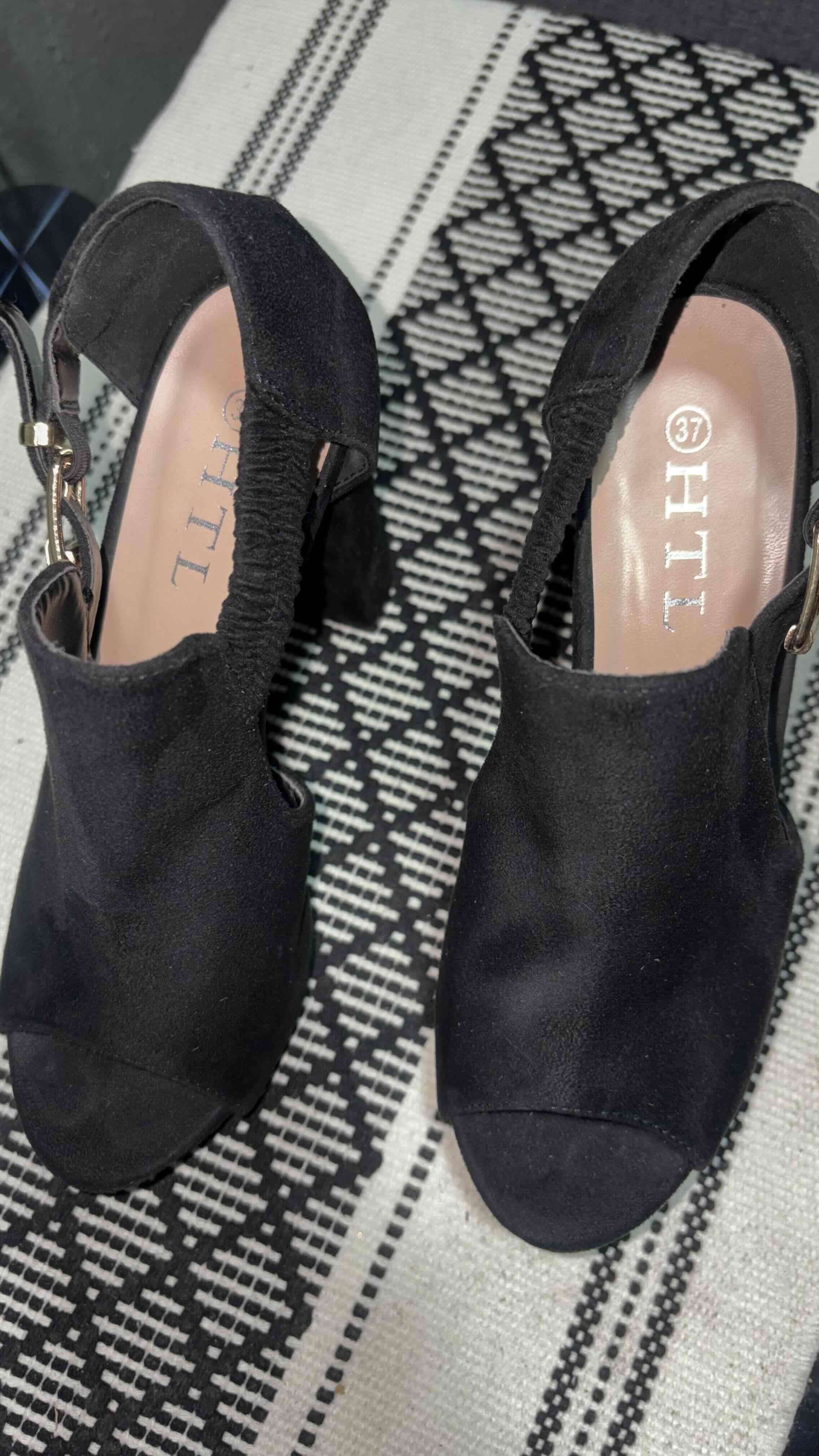 Sandalias Negras de Tacón - miniatura 2