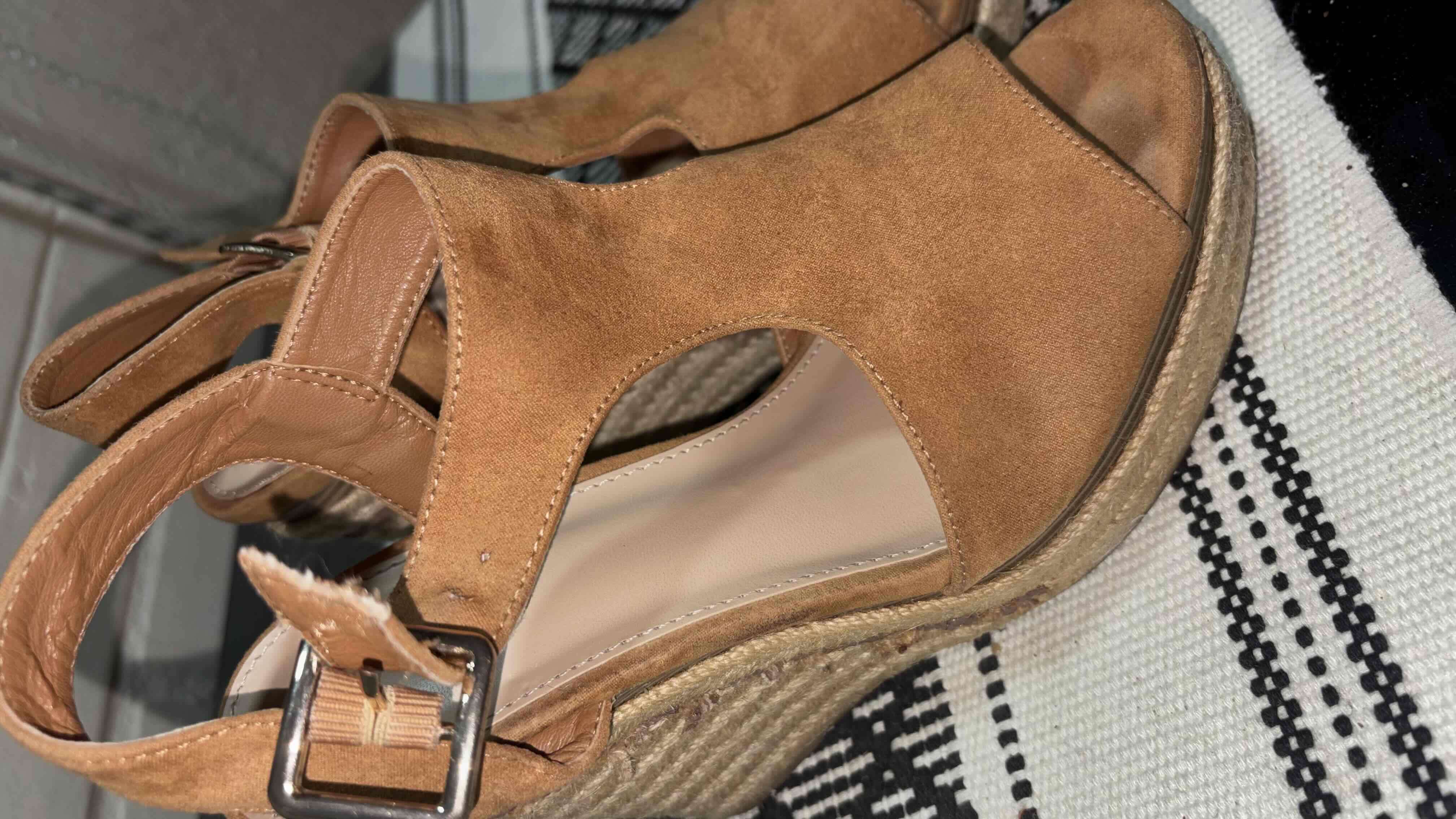 Sandalias de cuña café