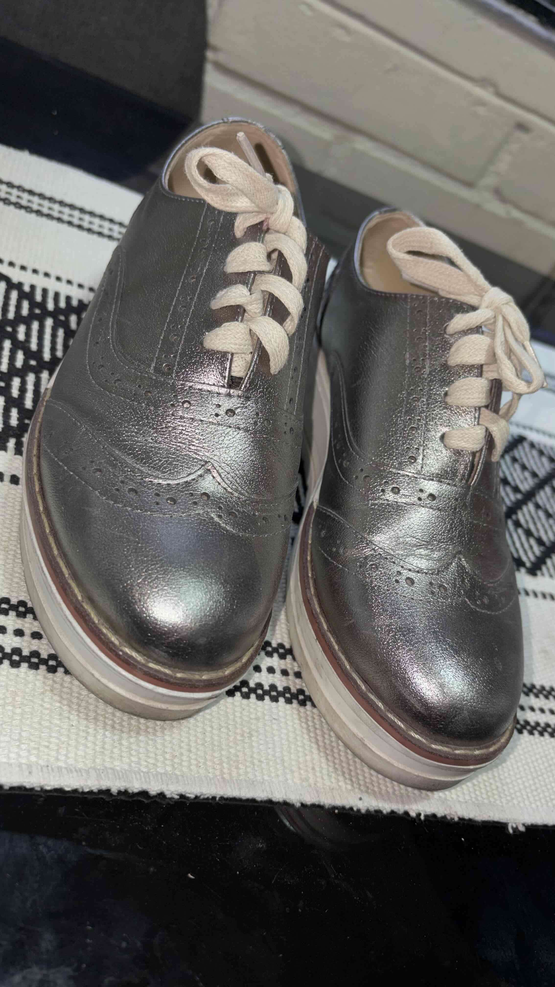 Zapatos estilo oxford plateados