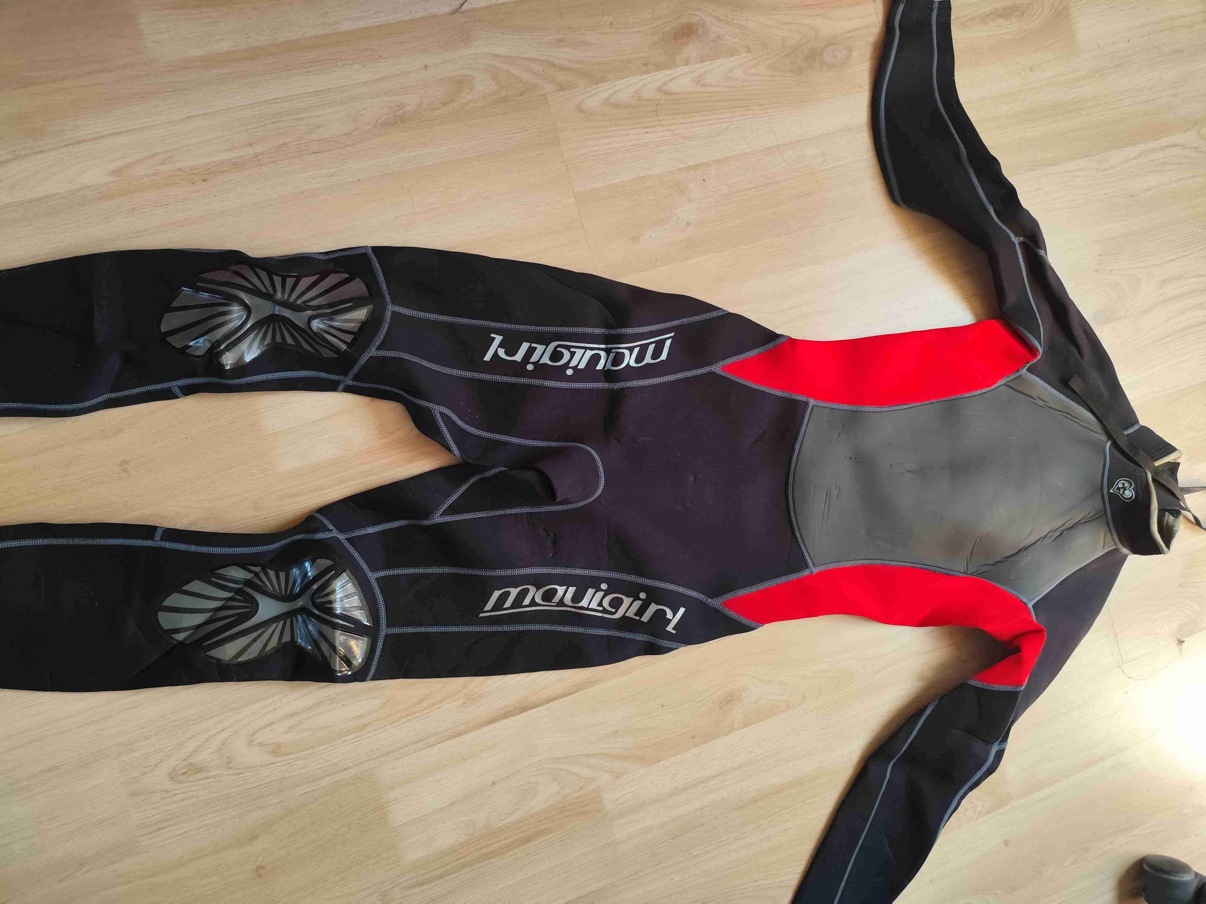 Traje de neopreno rojo y negro maui girl - 3