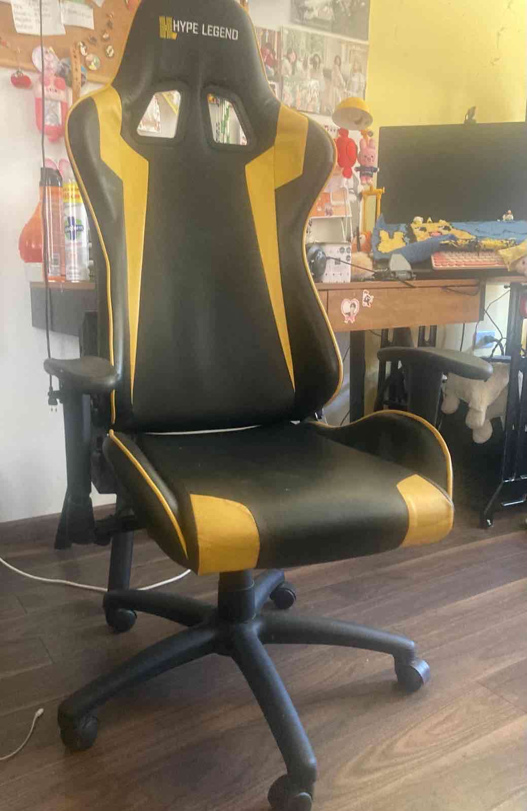 Silla gamer negra y amarilla - miniatura 2