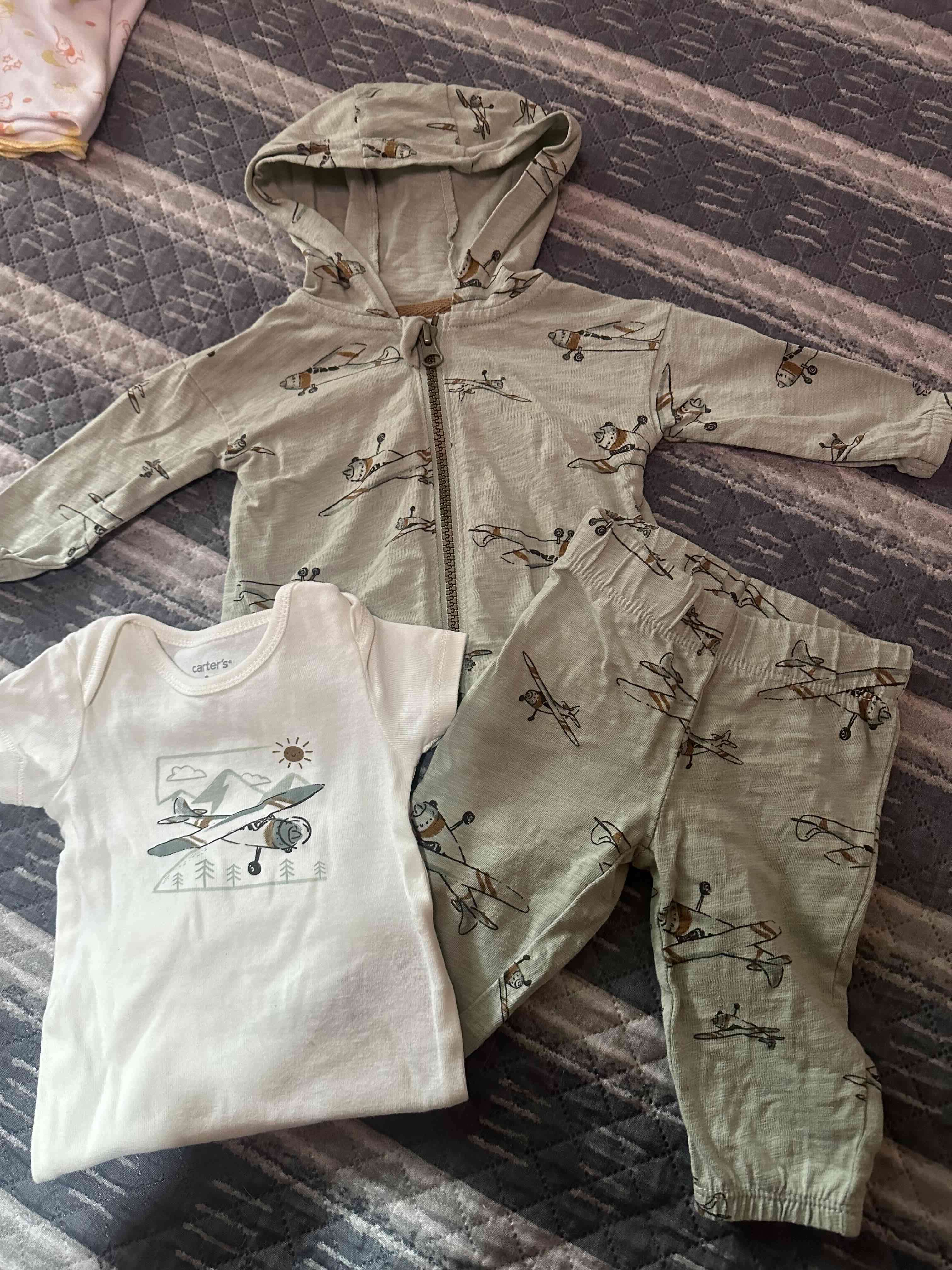 Conjunto ropa de bebé con dibujos