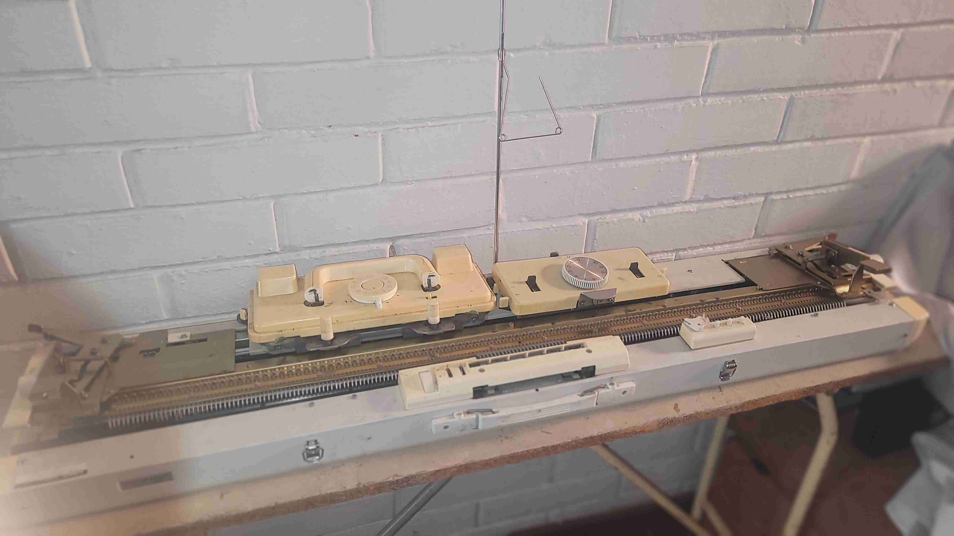 Máquina de tejer manual Singer - miniatura 2