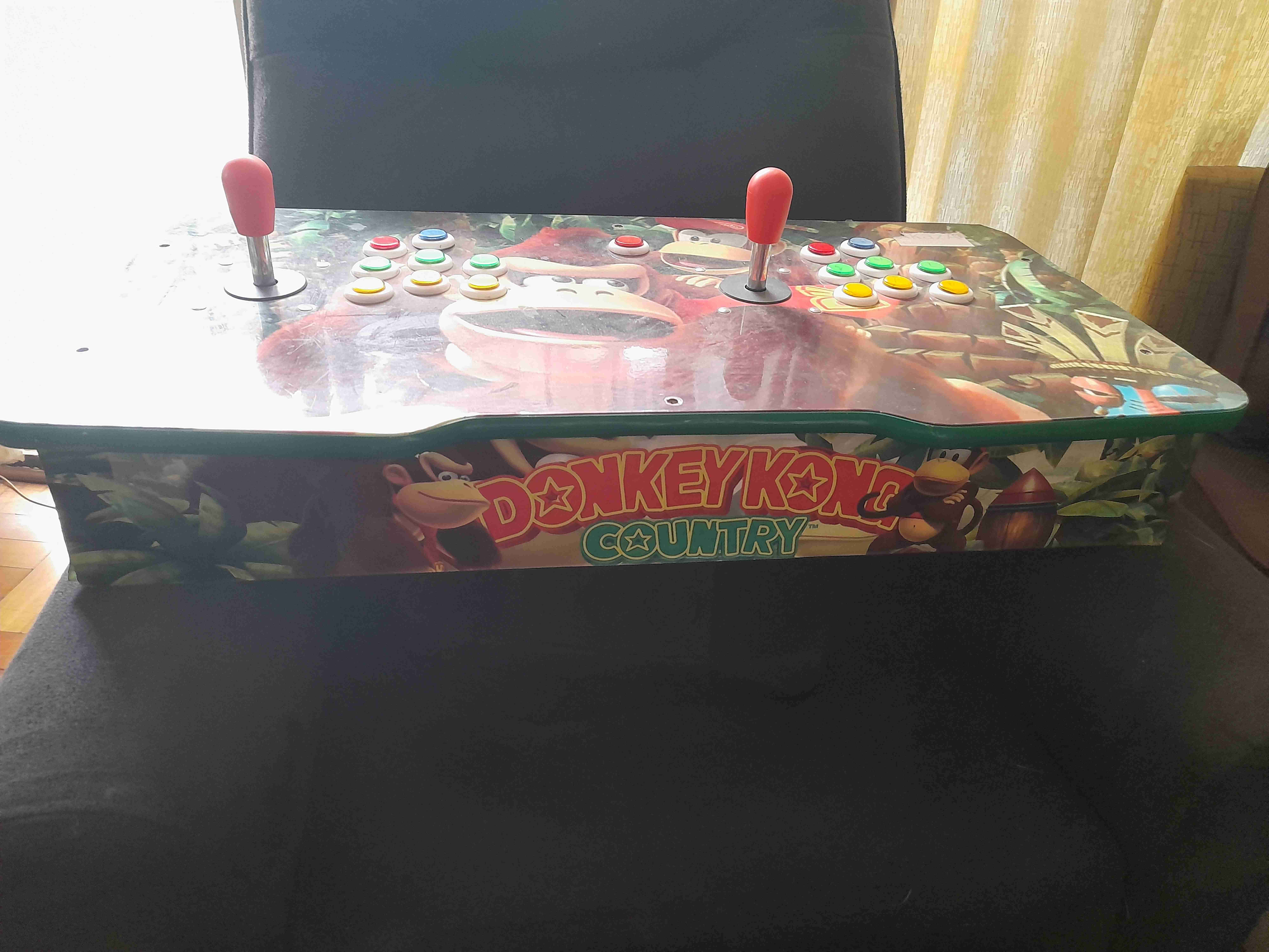 Mesa arcade con diseño de juego - miniatura 2