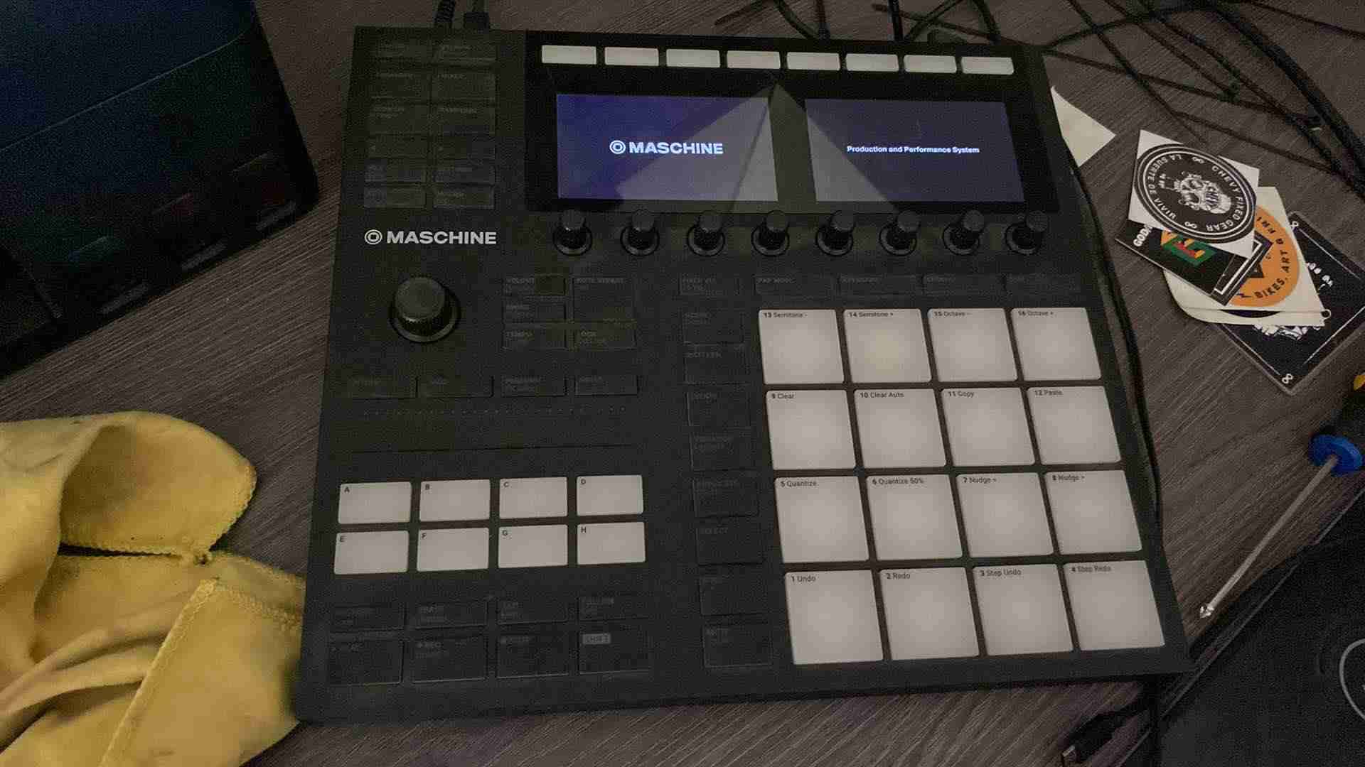 Controlador Maschine producción musical - 2