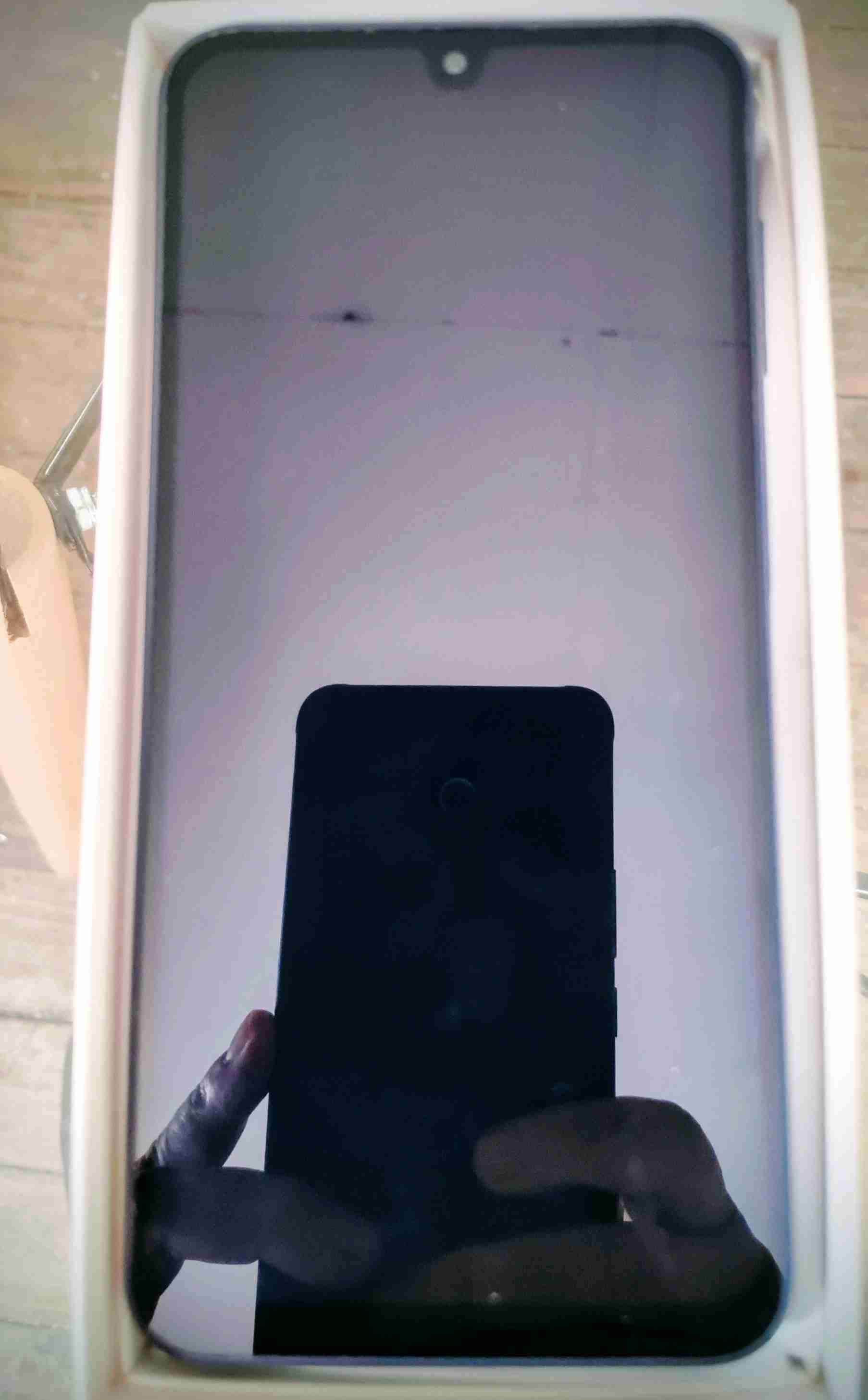Smartphone negro con caja - miniatura 2