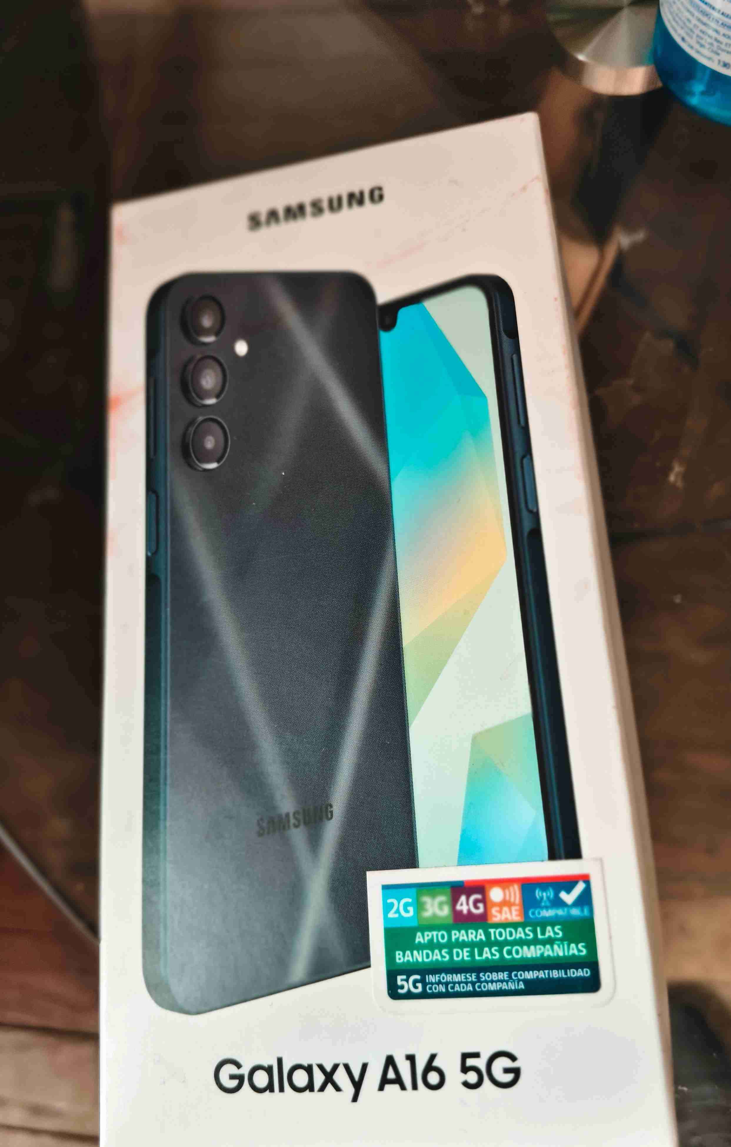 Smartphone negro con caja - miniatura 4