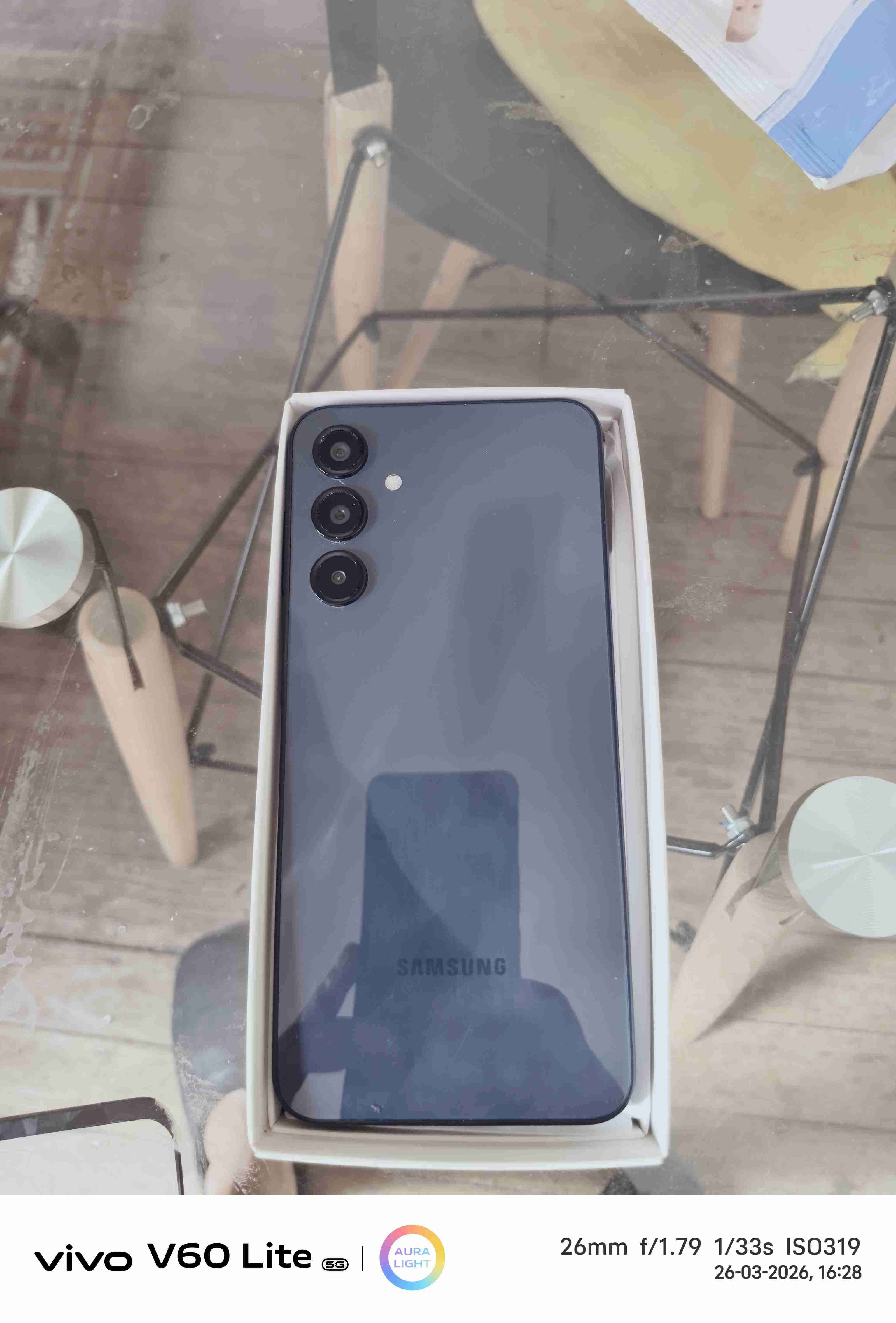 Smartphone negro con caja - miniatura 6