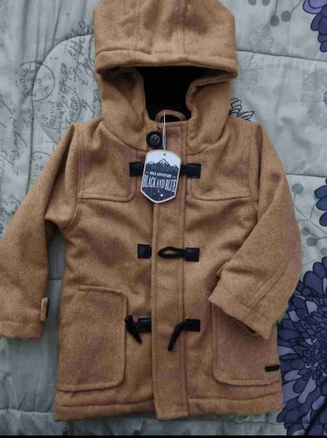 Abrigo infantil camel con capucha