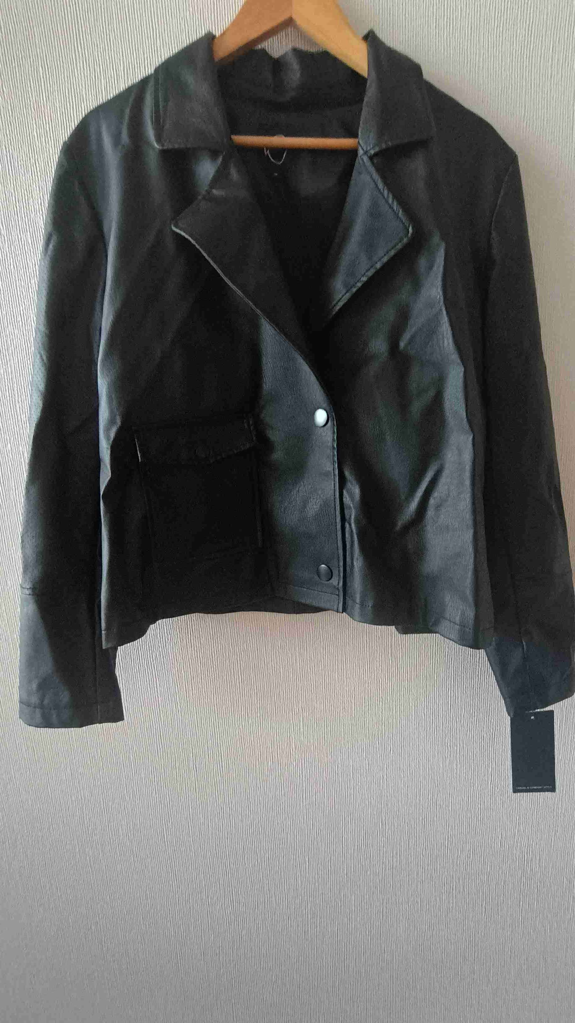 Chaqueta negra de cuero mujer