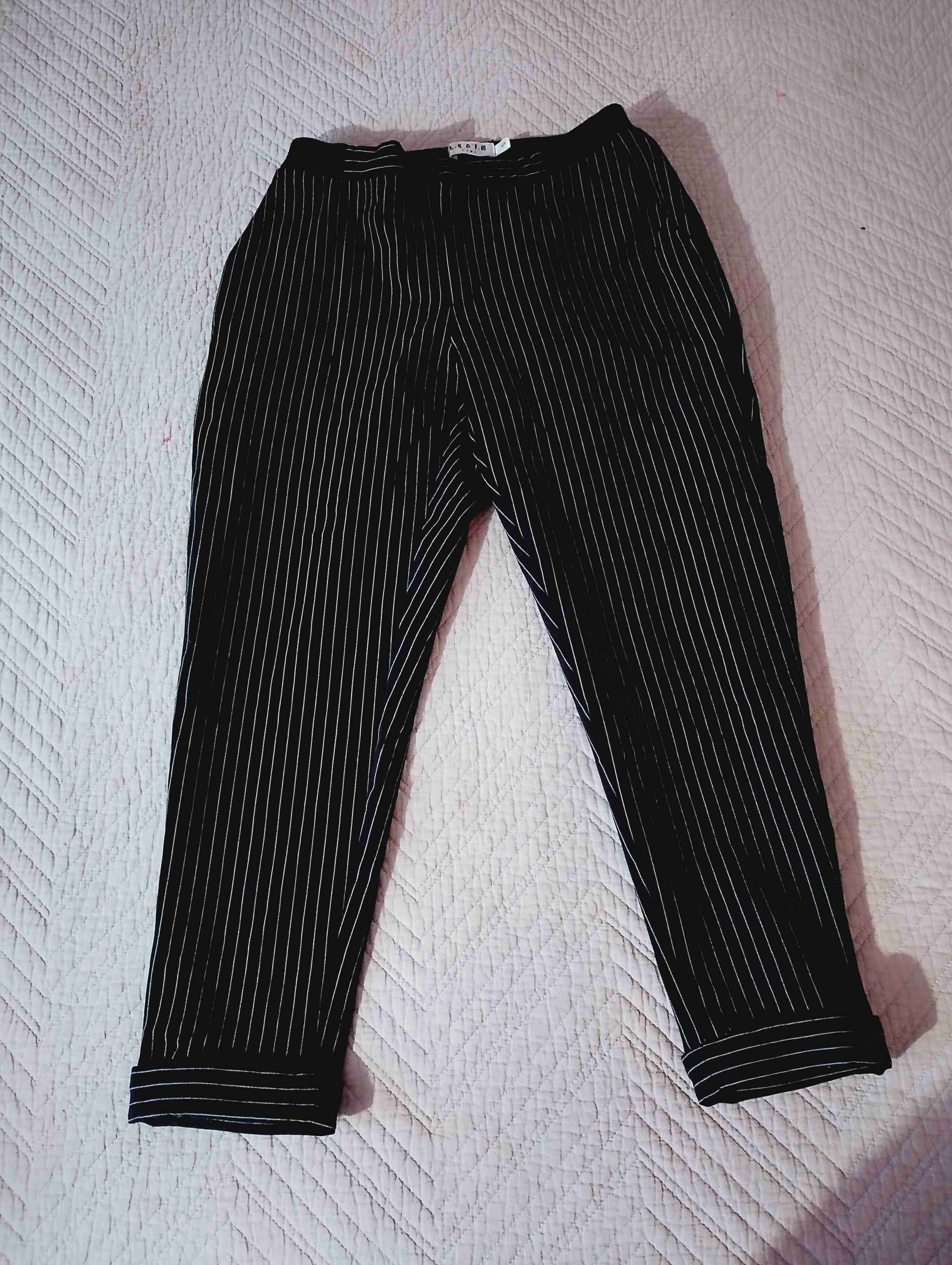 Pantalones a rayas negros