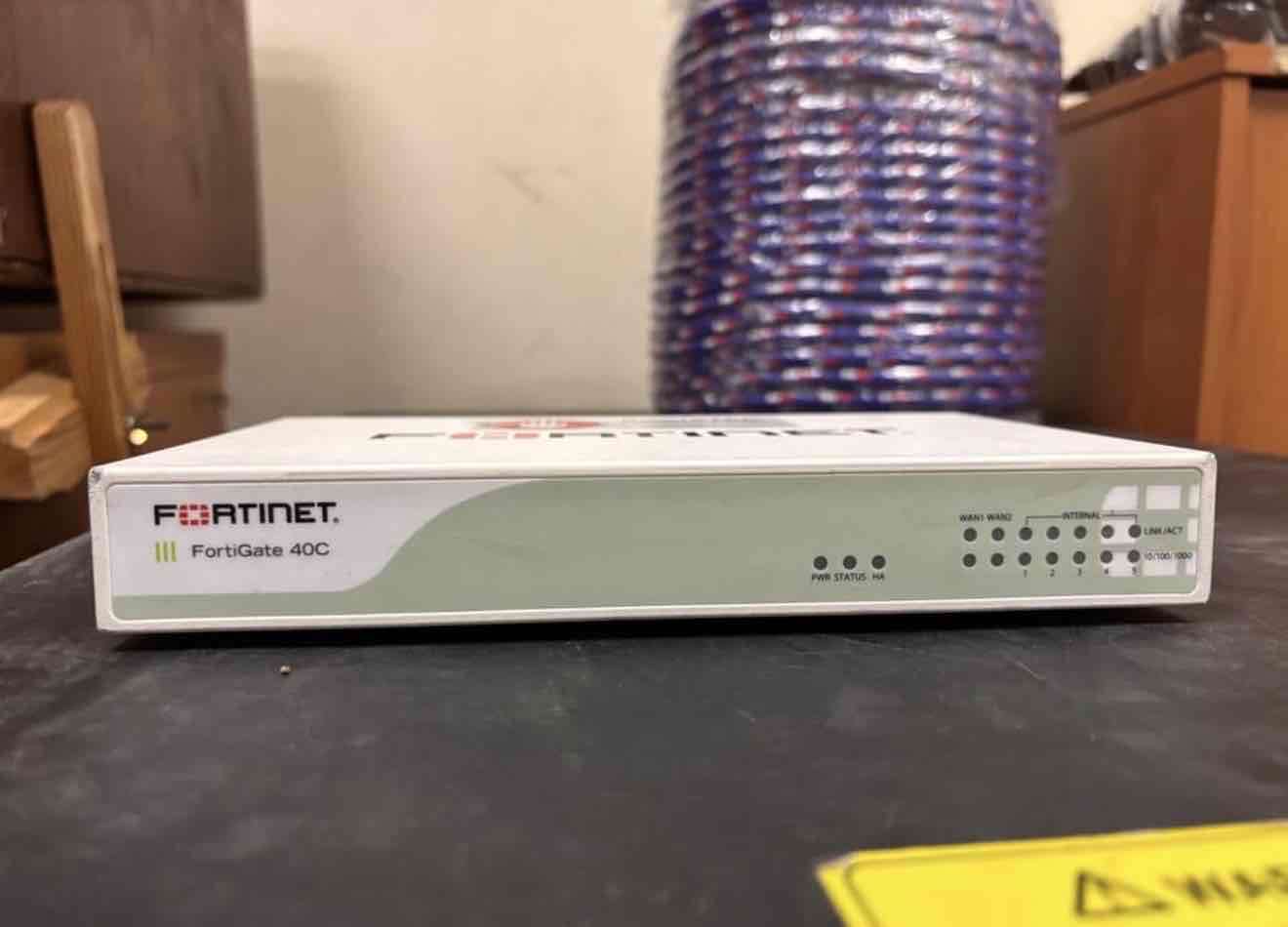Firewall Fortinet FortiWiFi 40C - miniatura 2