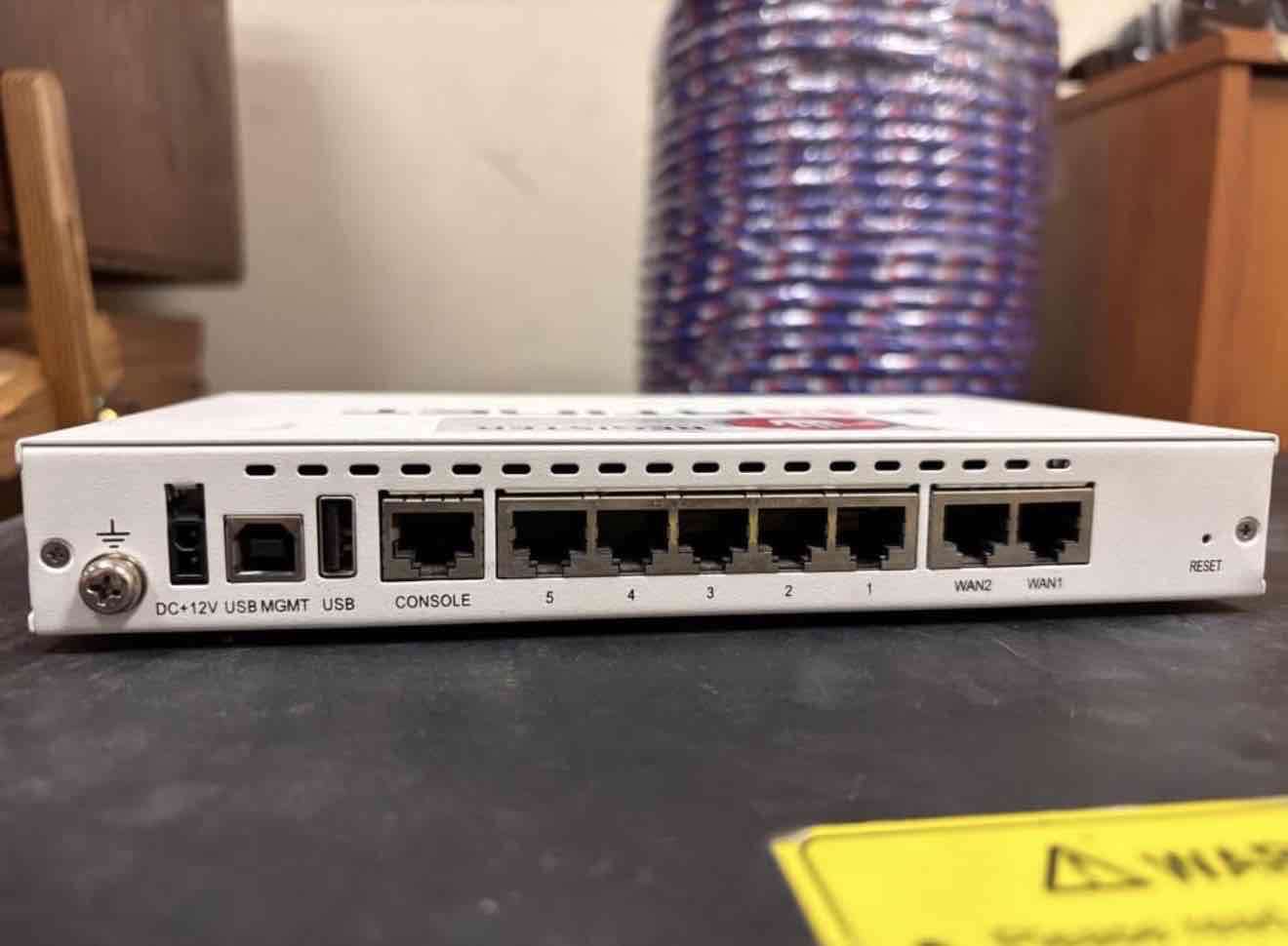 Firewall Fortinet FortiWiFi 40C - miniatura 3