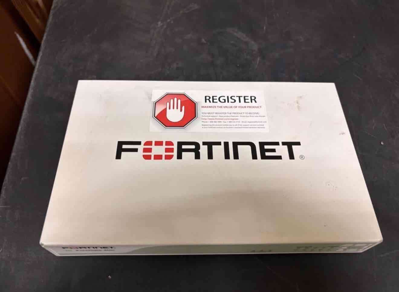 Firewall Fortinet FortiWiFi 40C - miniatura 4
