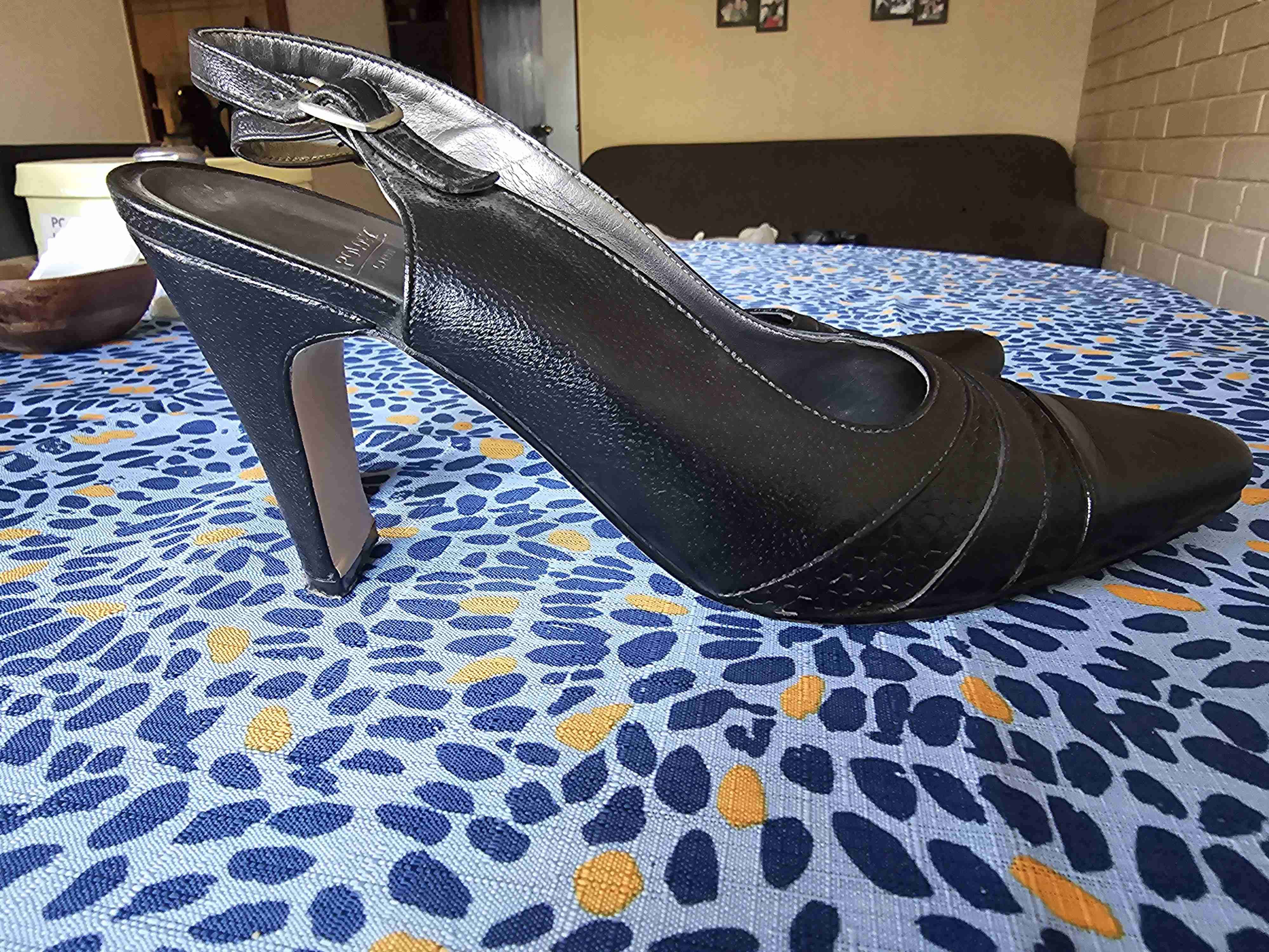 Zapatos de cuero negros elegantes - miniatura 2