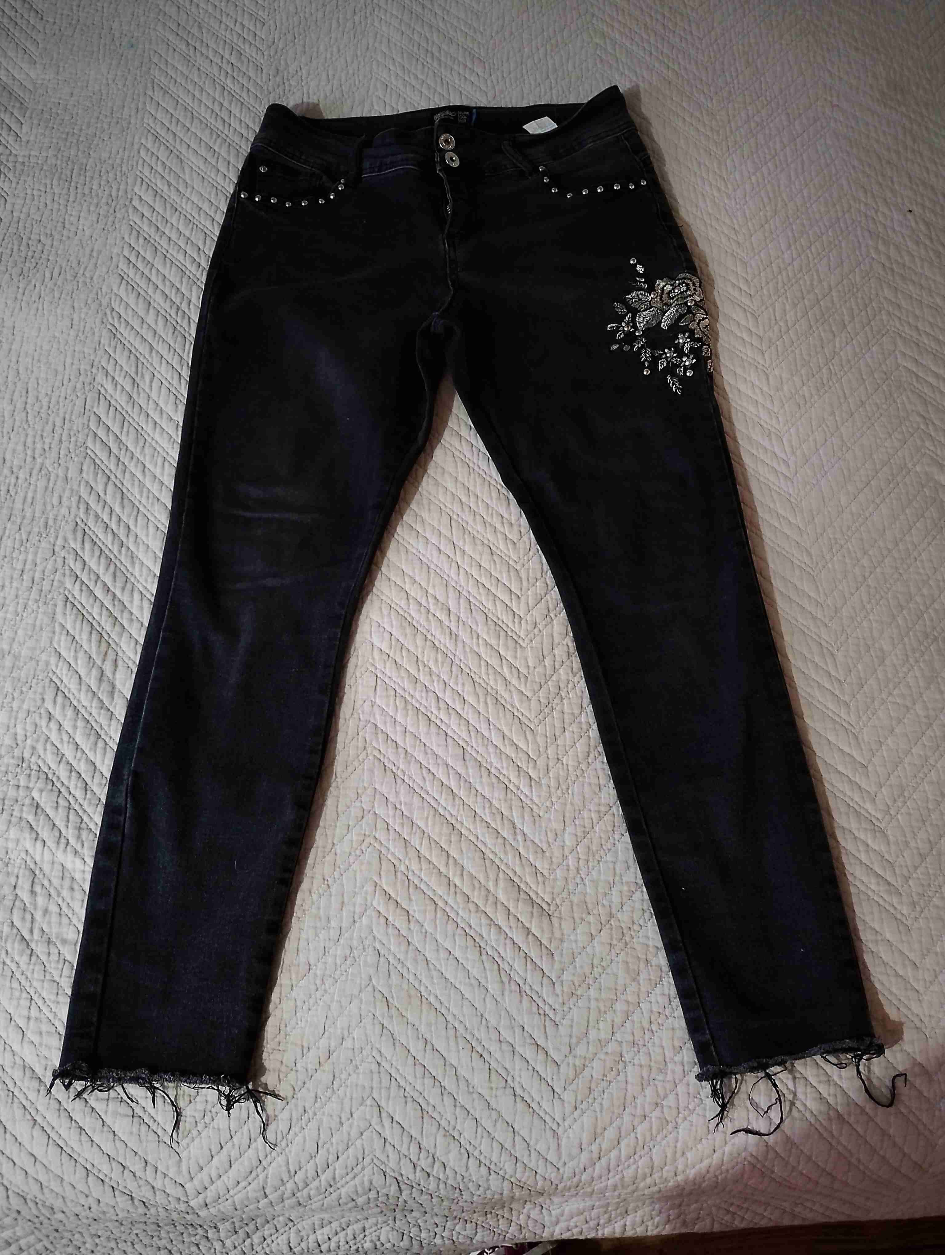 Jeans negros con apliques
