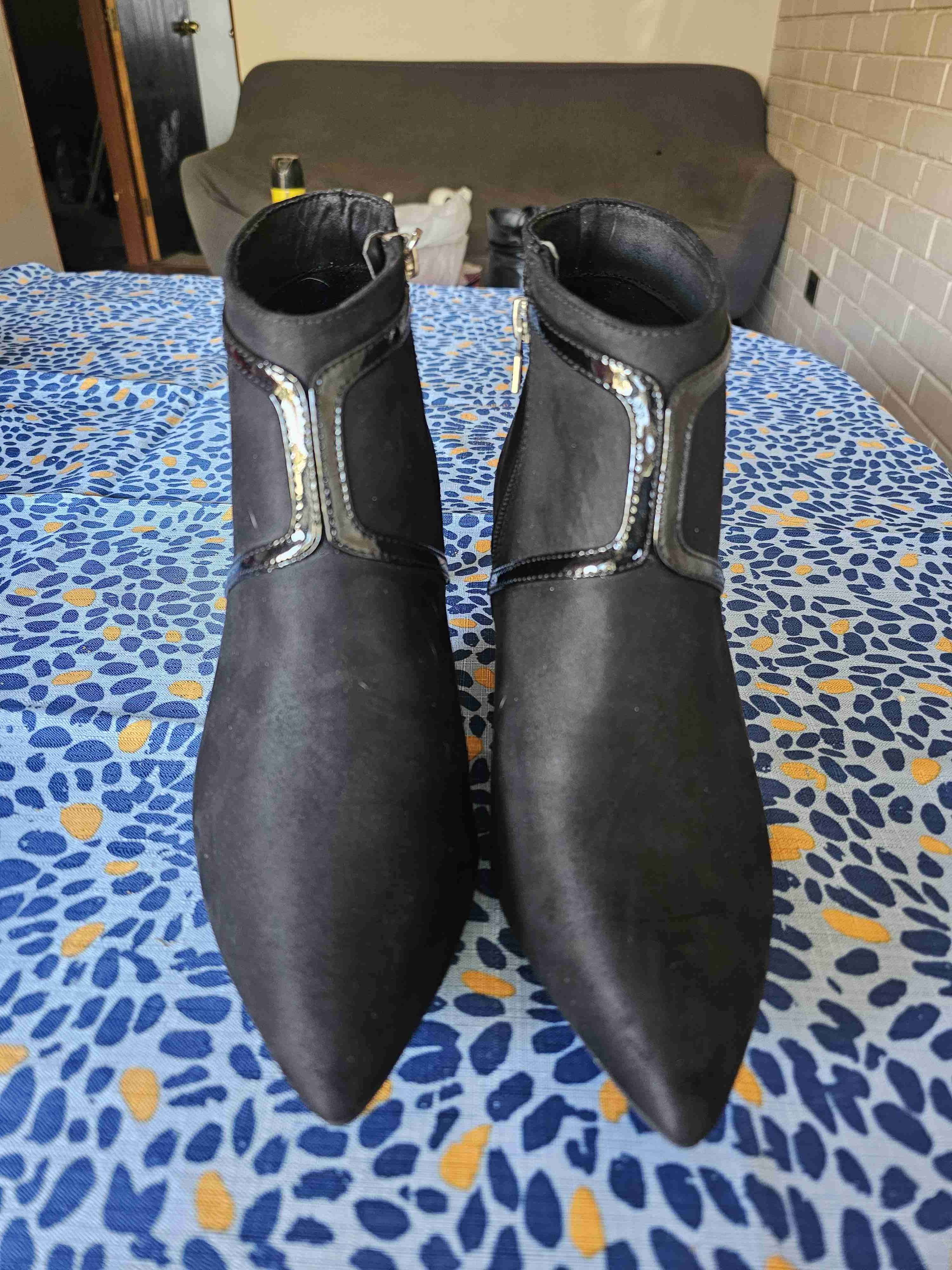 Botines negros con tacón - miniatura 2