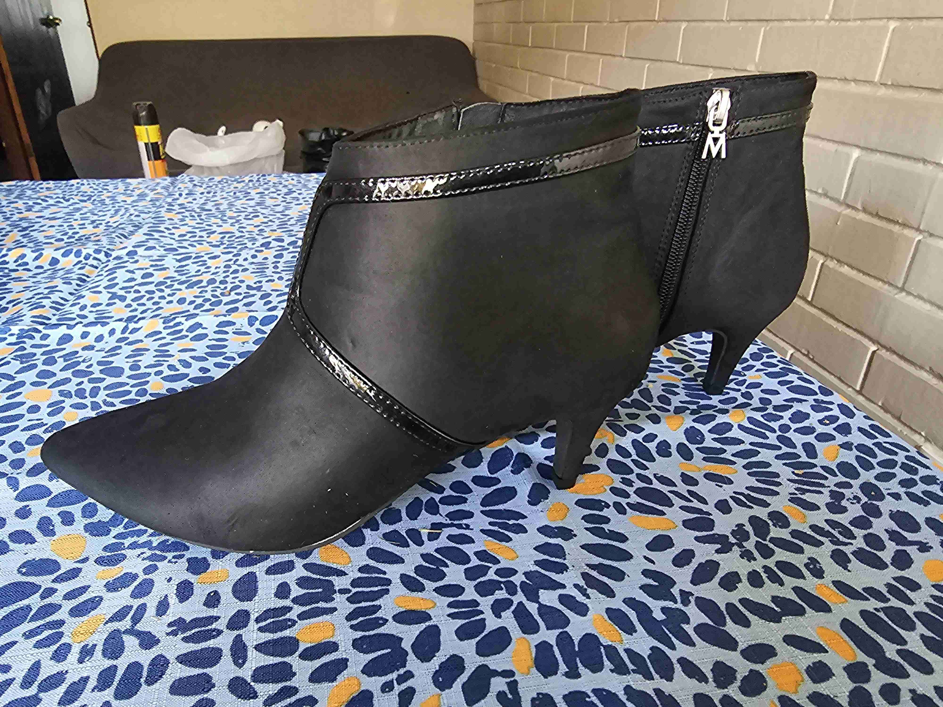 Botines negros con tacón - miniatura 3