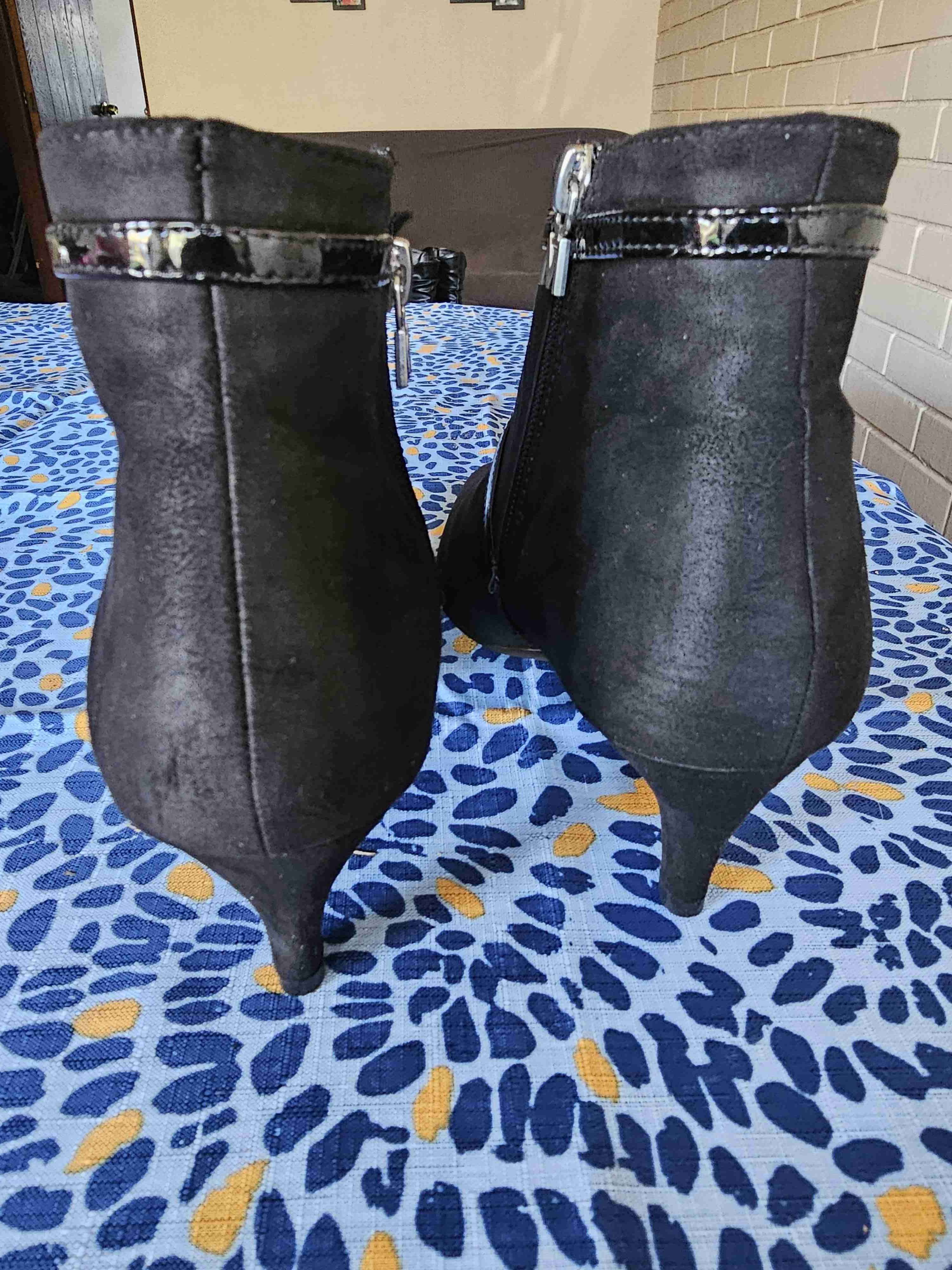 Botines negros con tacón - miniatura 4