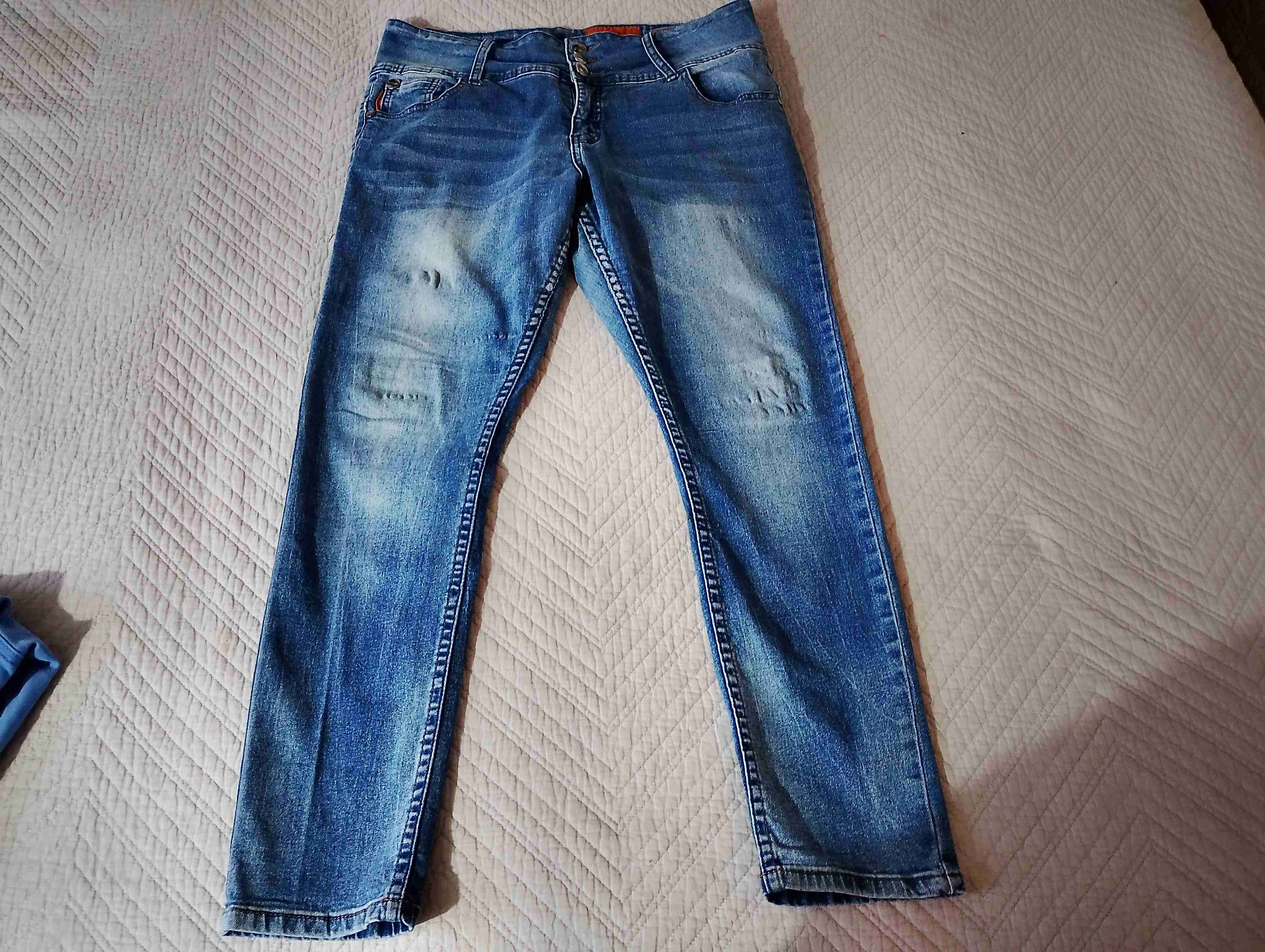 Jeans azules desgastados