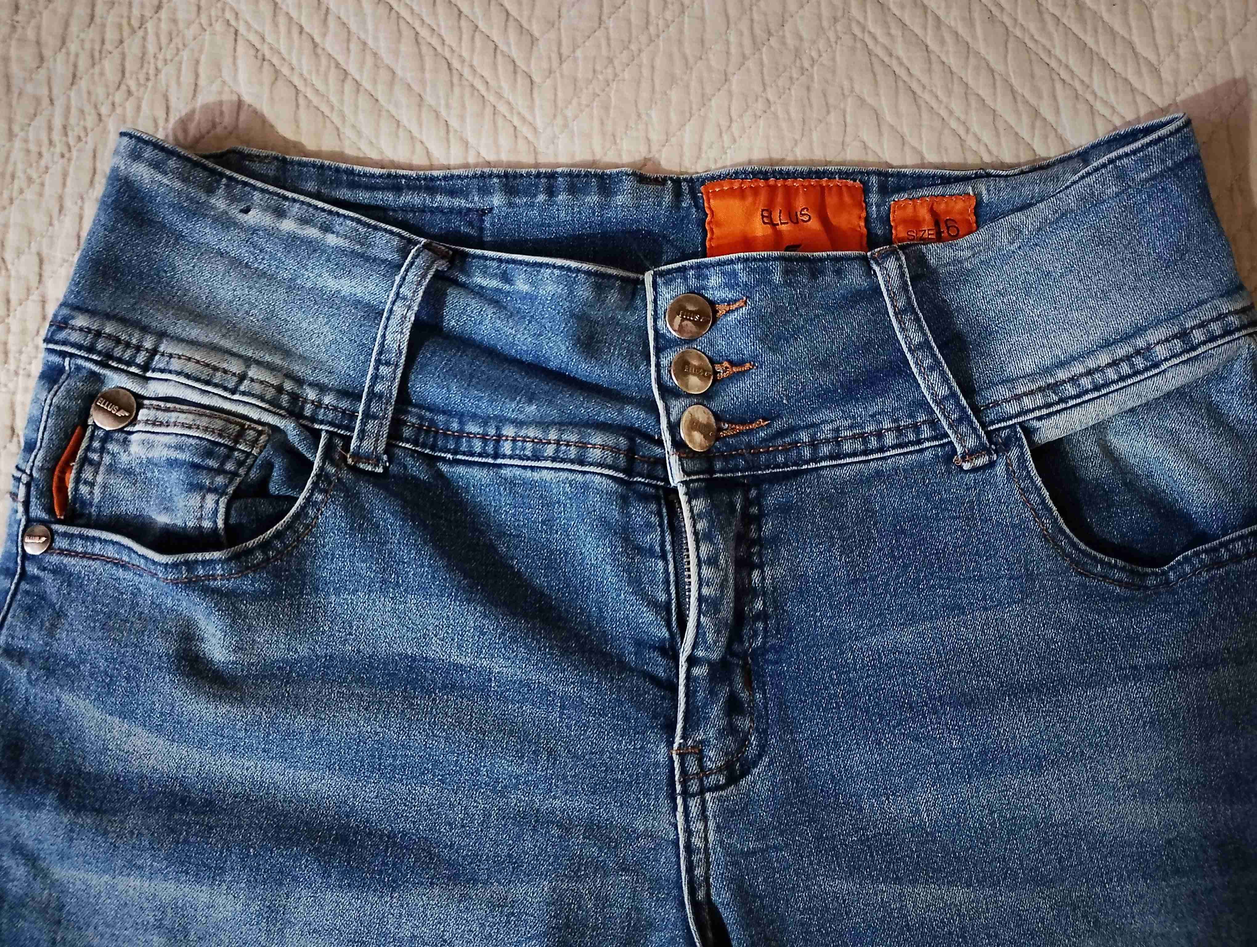 Jeans azules desgastados - miniatura 2