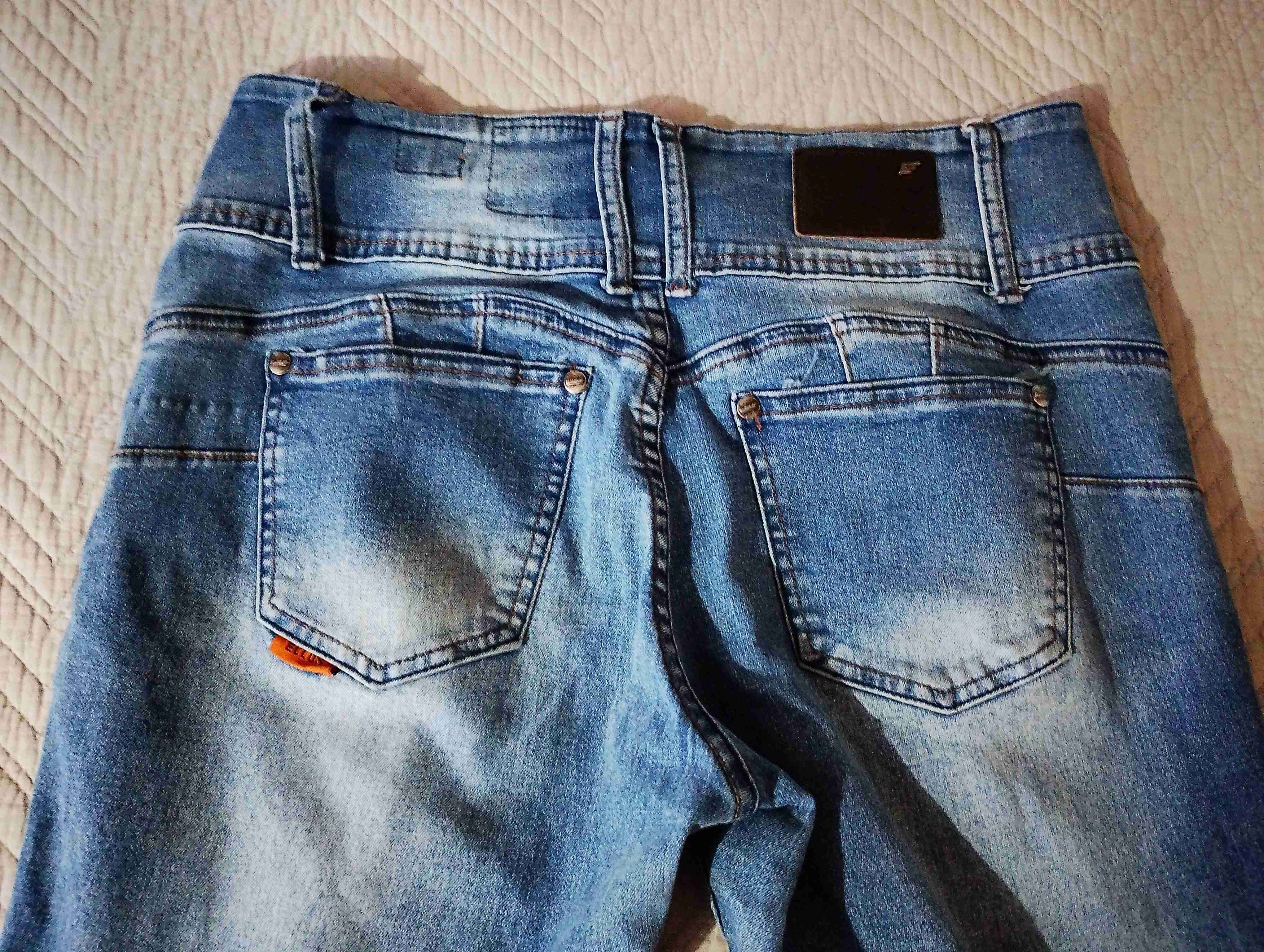 Jeans azules desgastados - miniatura 3