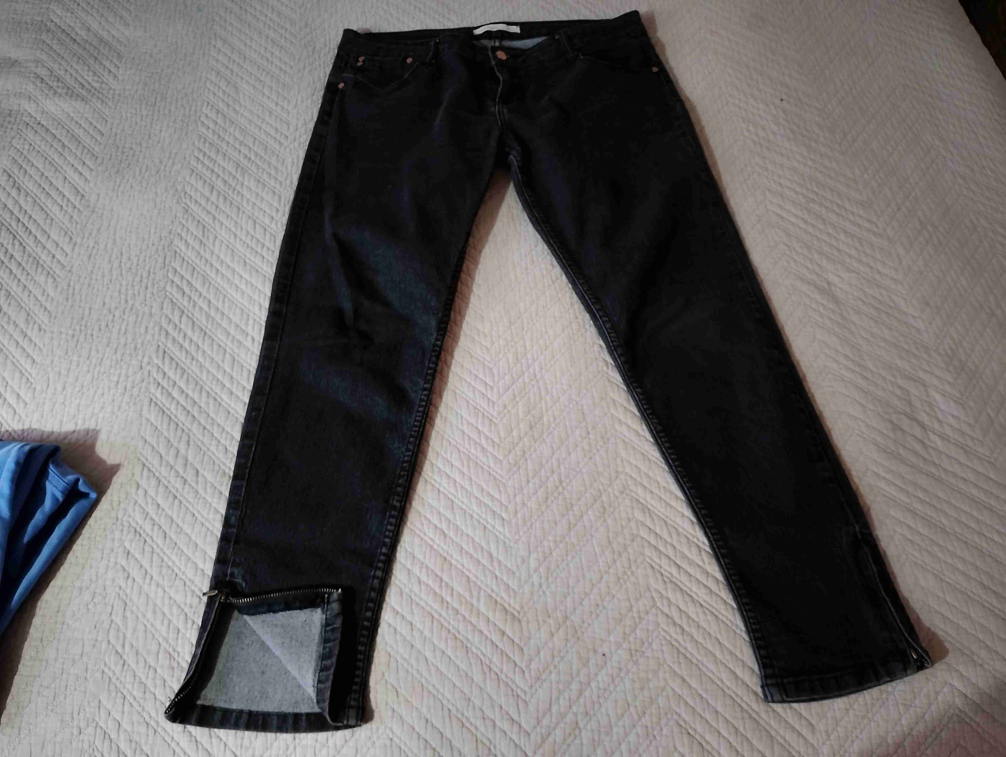 Jeans negros con cierre